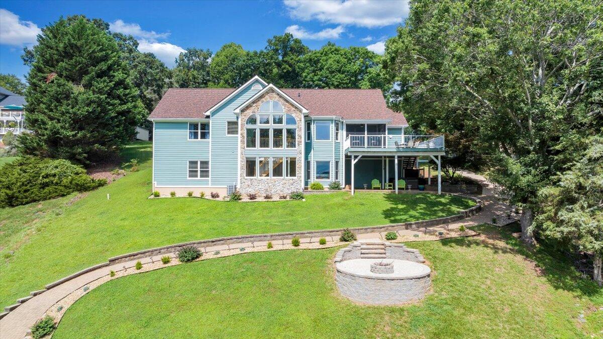 900 Lakemount DR