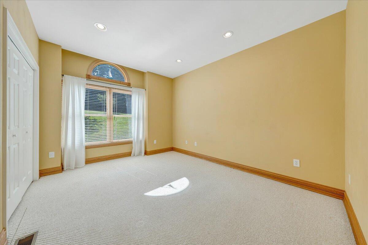 900 Lakemount DR