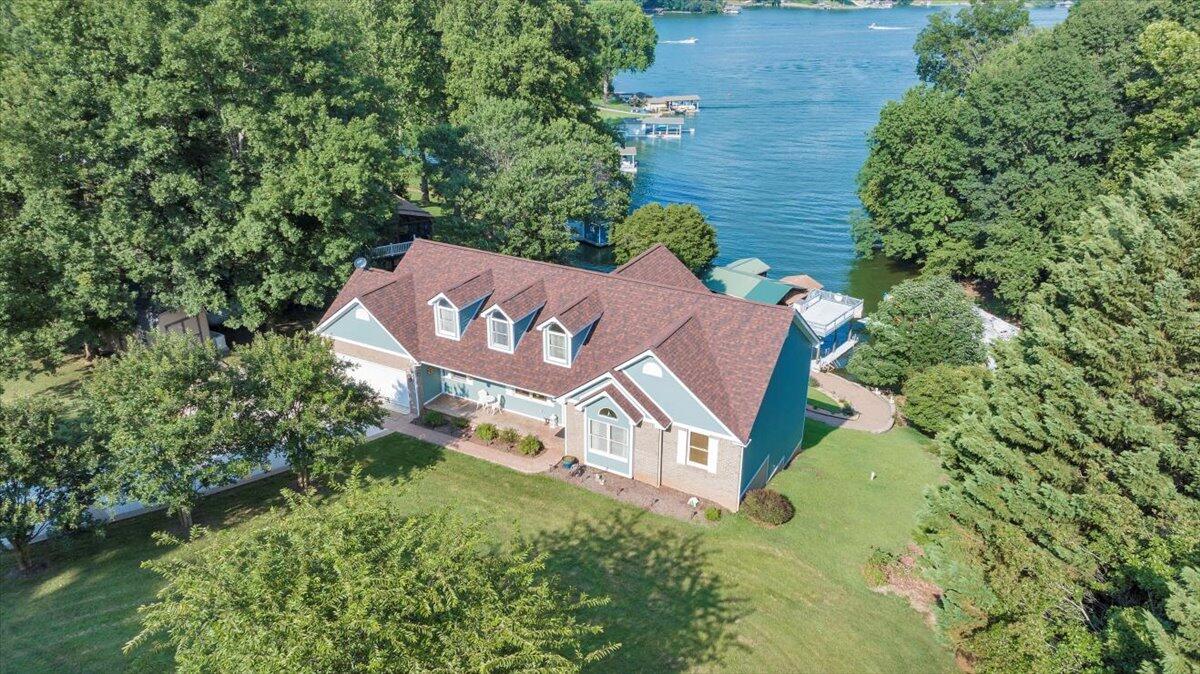 900 Lakemount DR