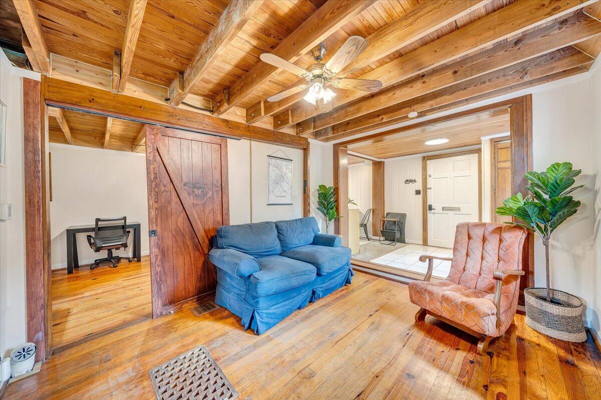 5840 Quaker Pkwy
