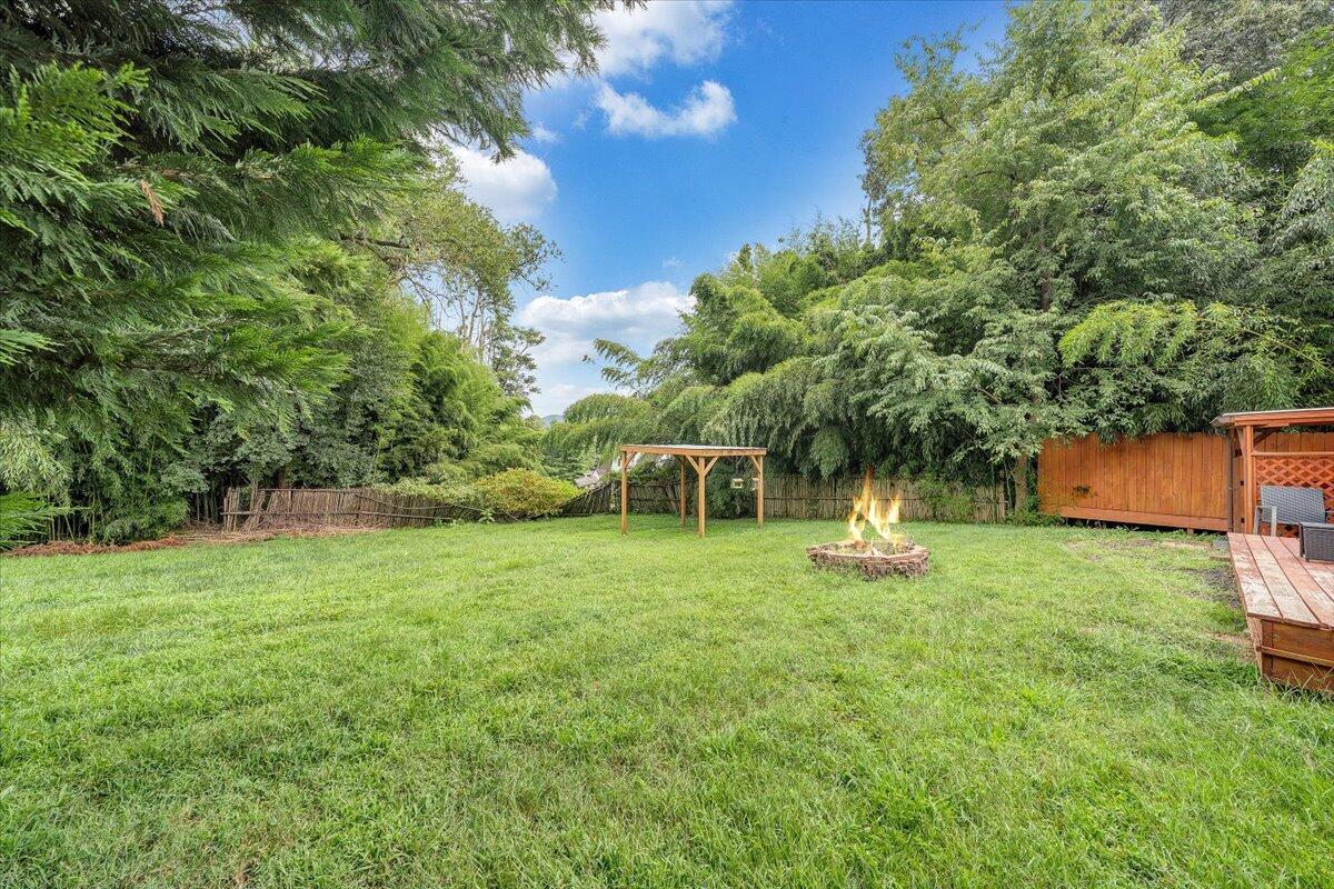 5840 Quaker Pkwy