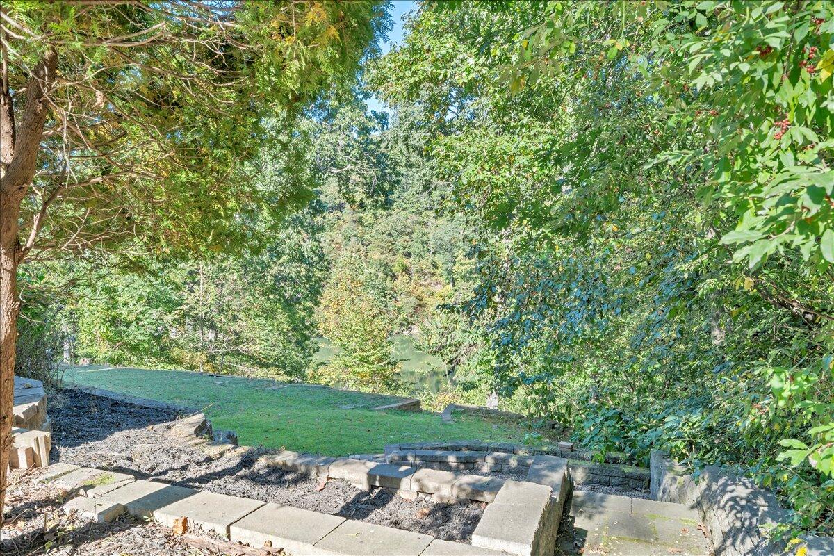 674 Lakeshore Terrace RD