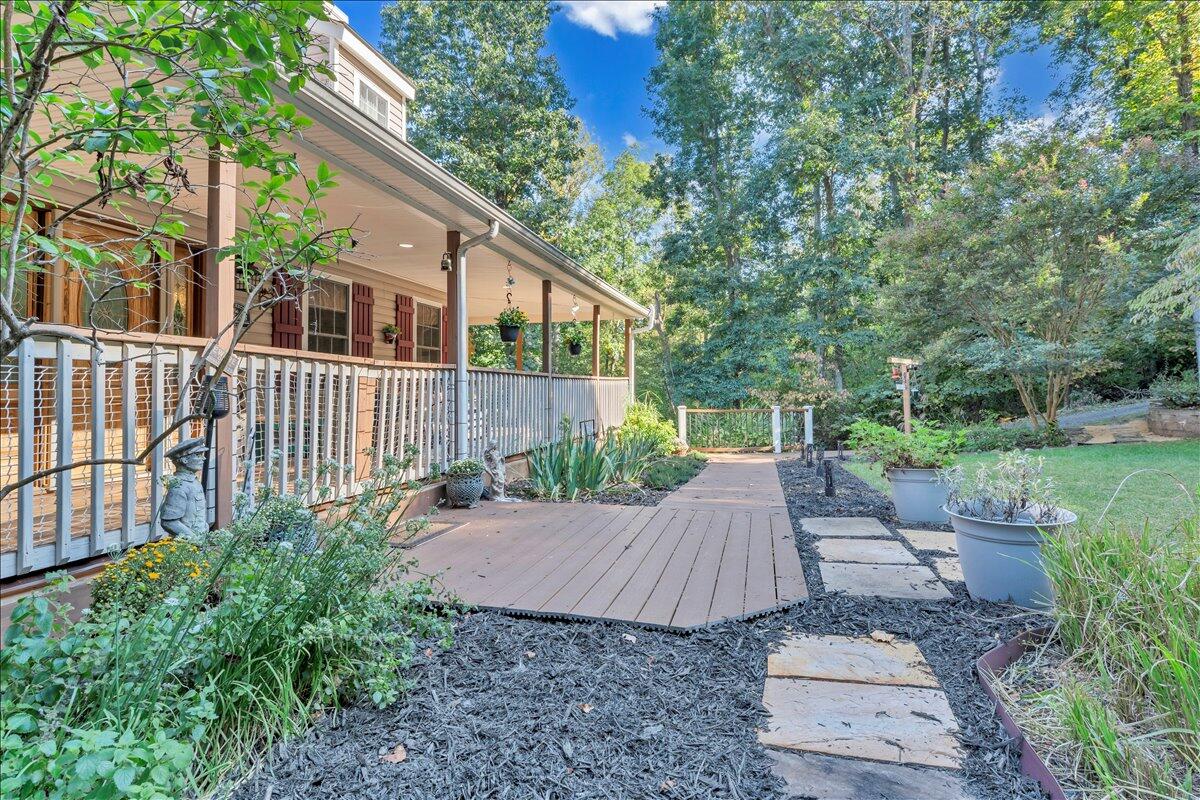 674 Lakeshore Terrace RD