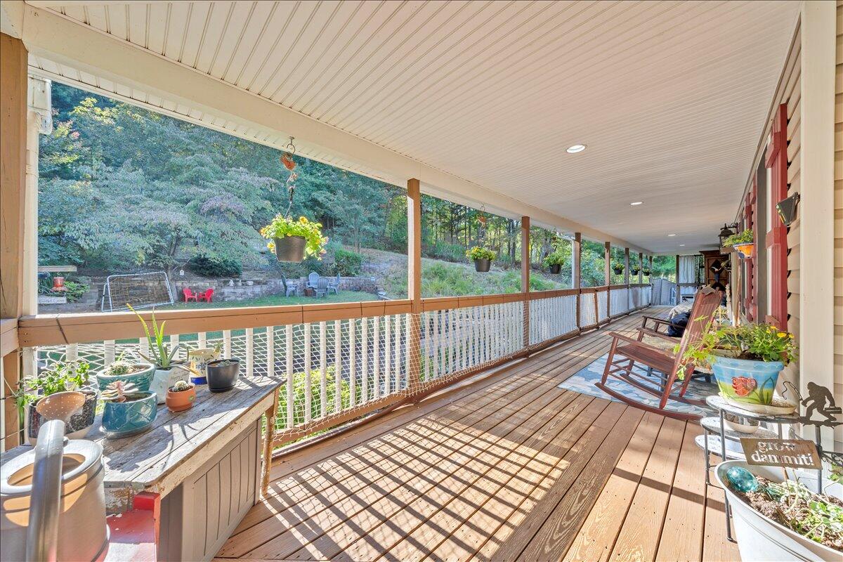 674 Lakeshore Terrace RD