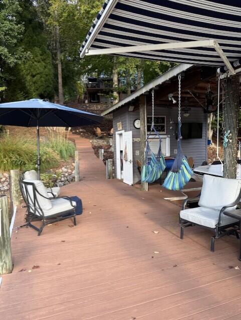 111 Woodlake DR