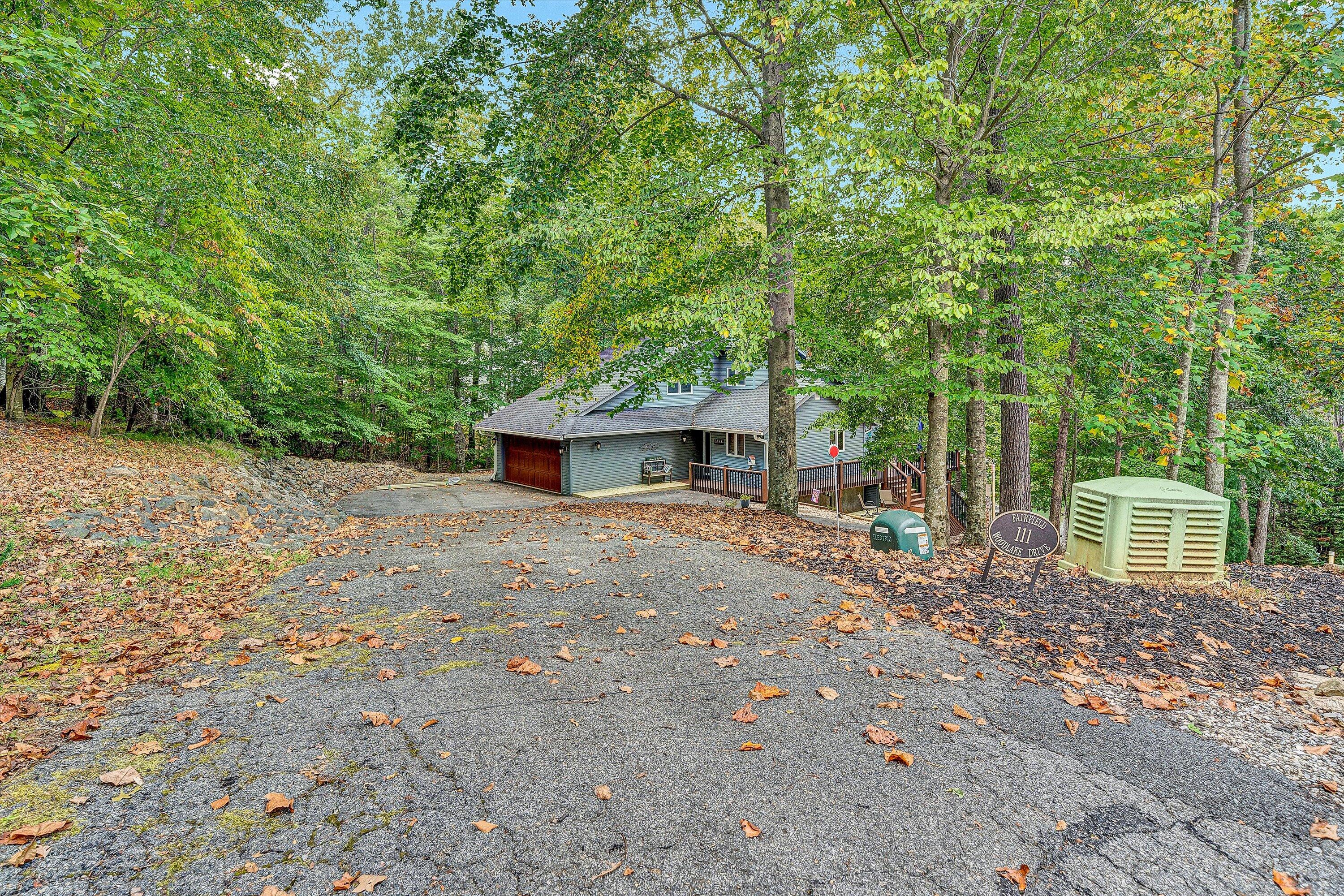 111 Woodlake DR