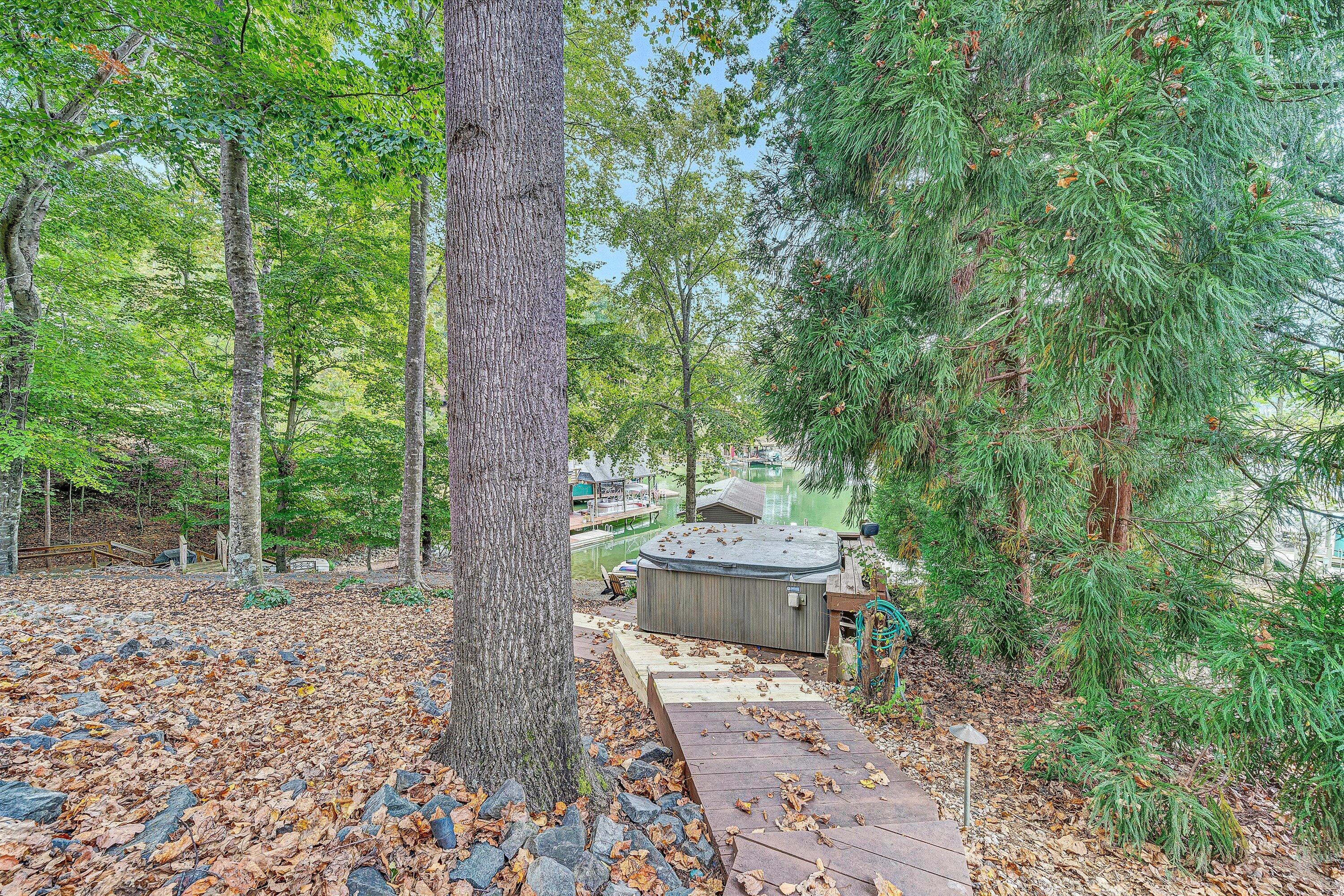 111 Woodlake DR