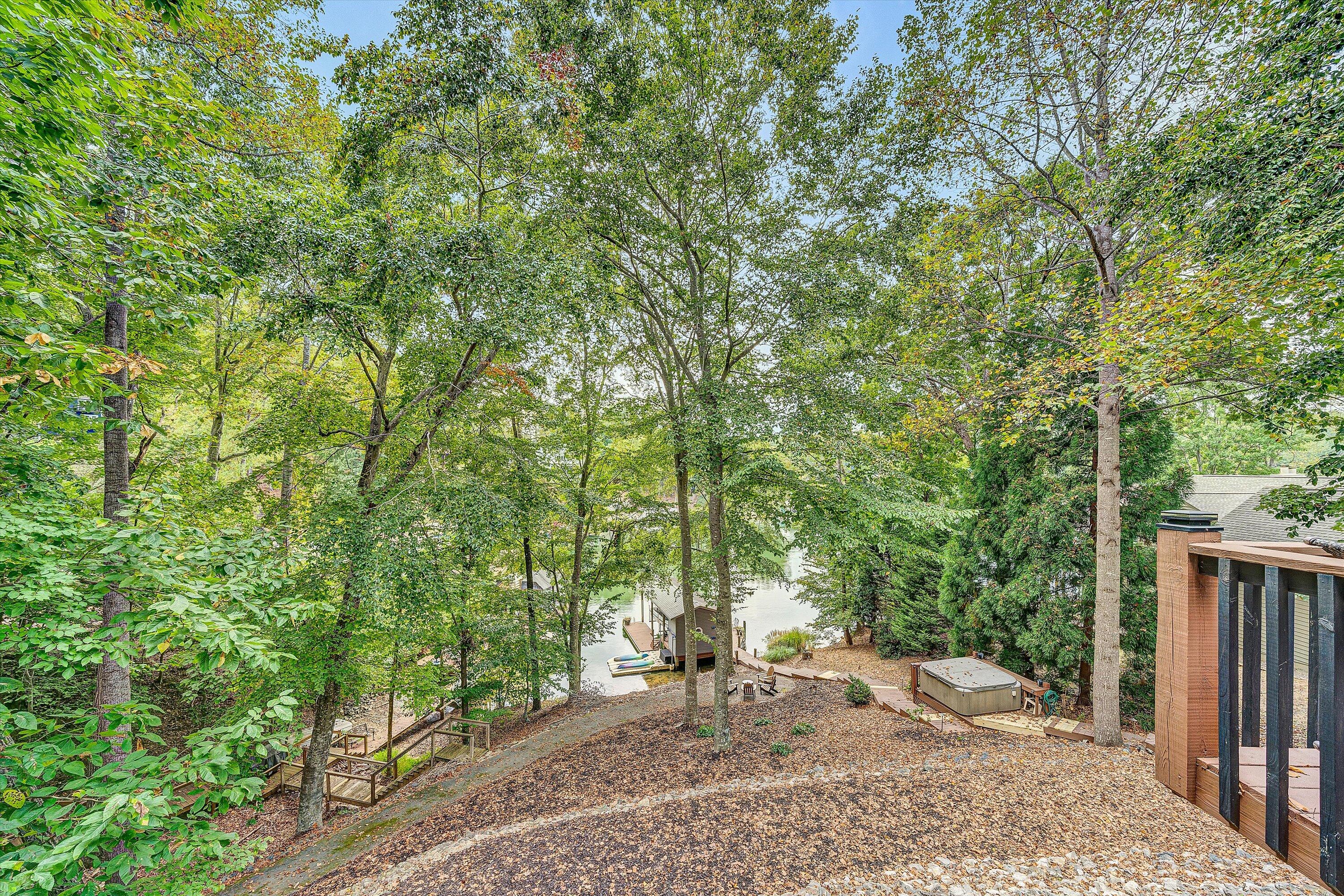 111 Woodlake DR