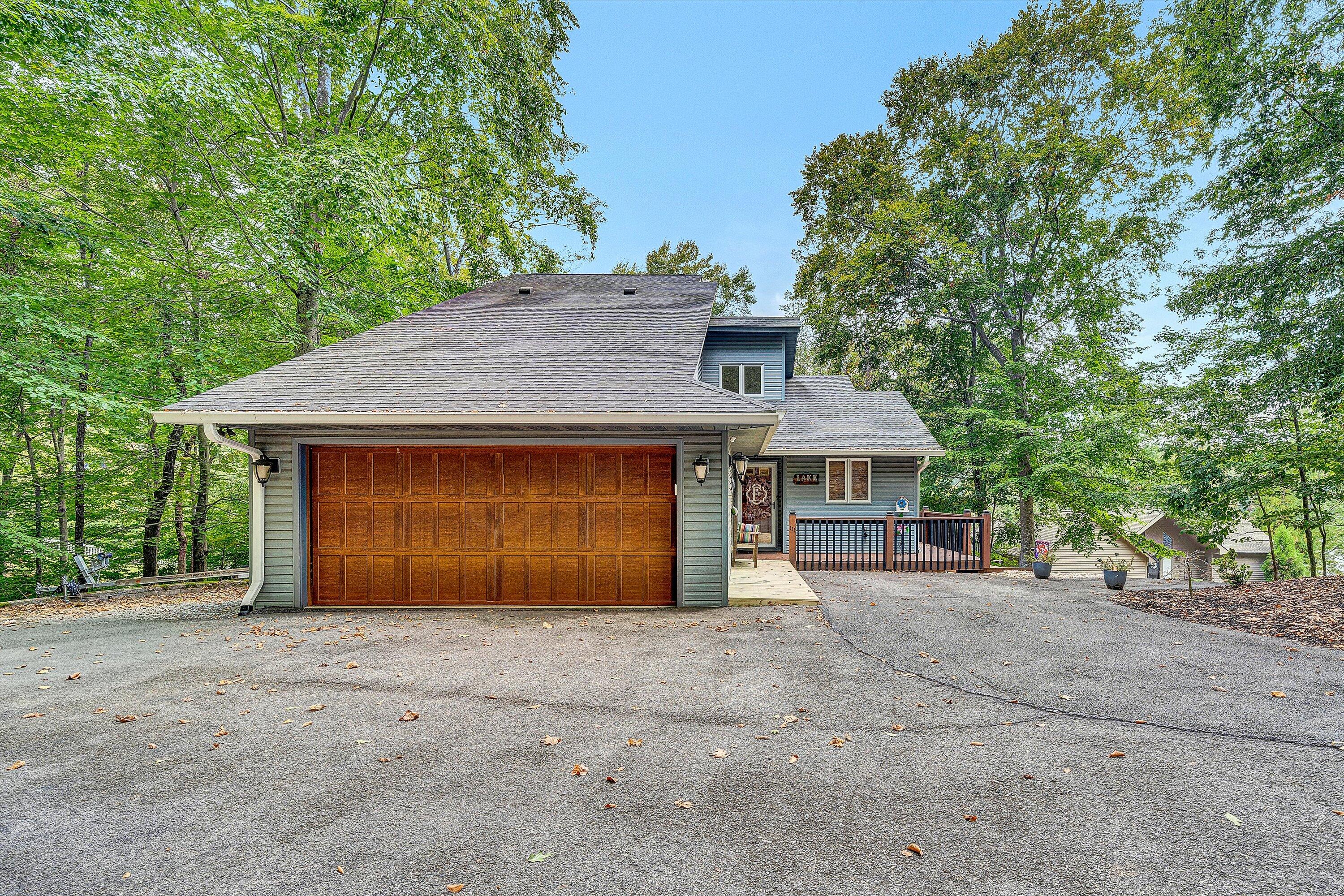 111 Woodlake DR