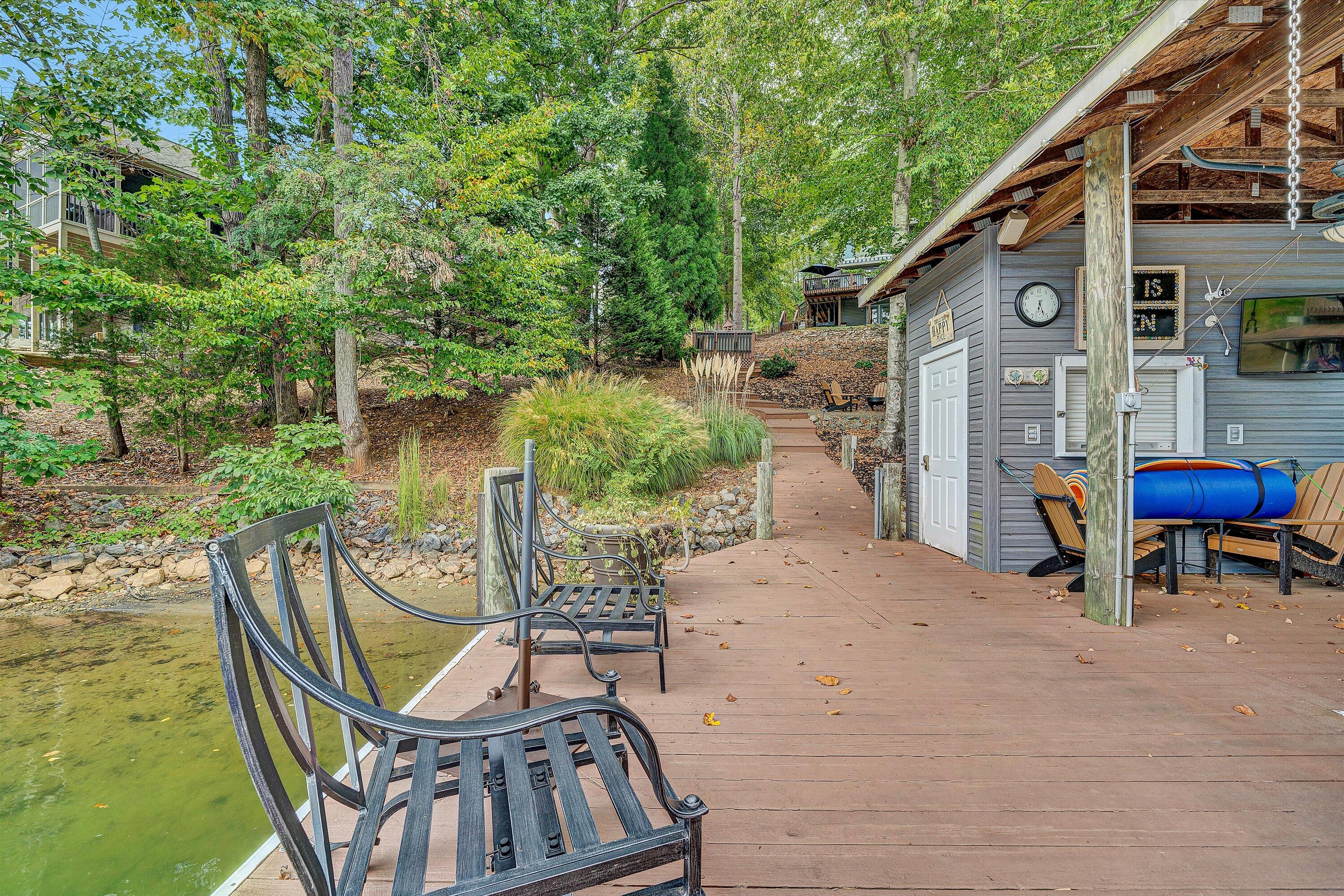 111 Woodlake DR