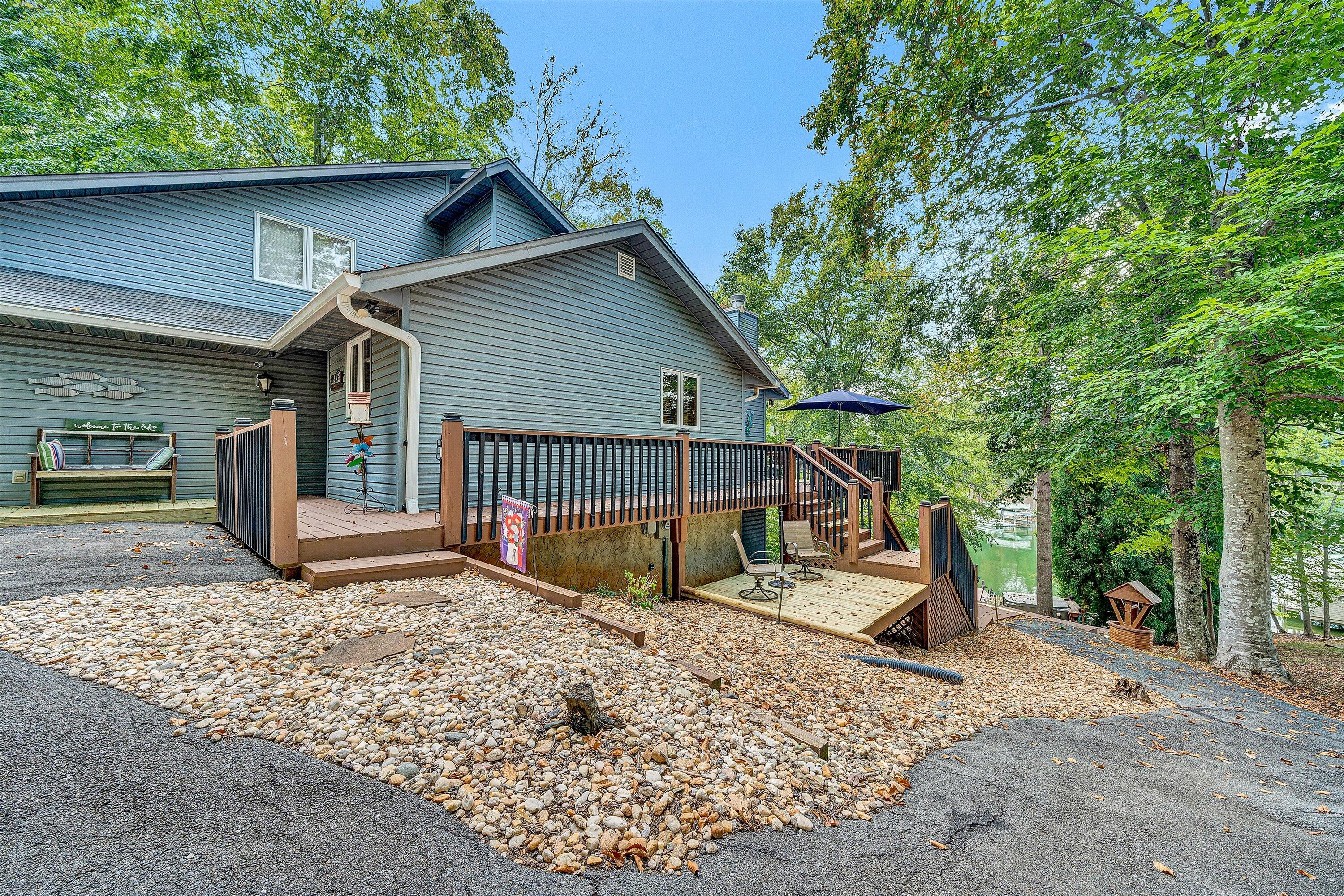 111 Woodlake DR