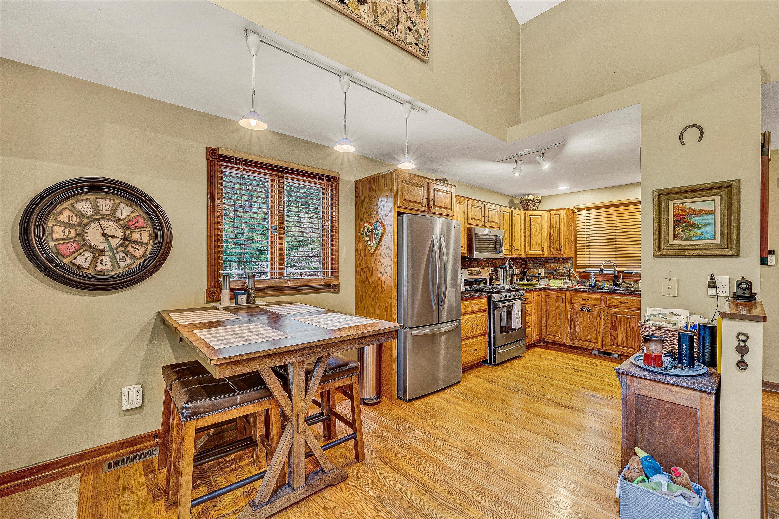 111 Woodlake DR