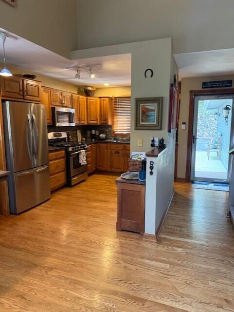 111 Woodlake DR