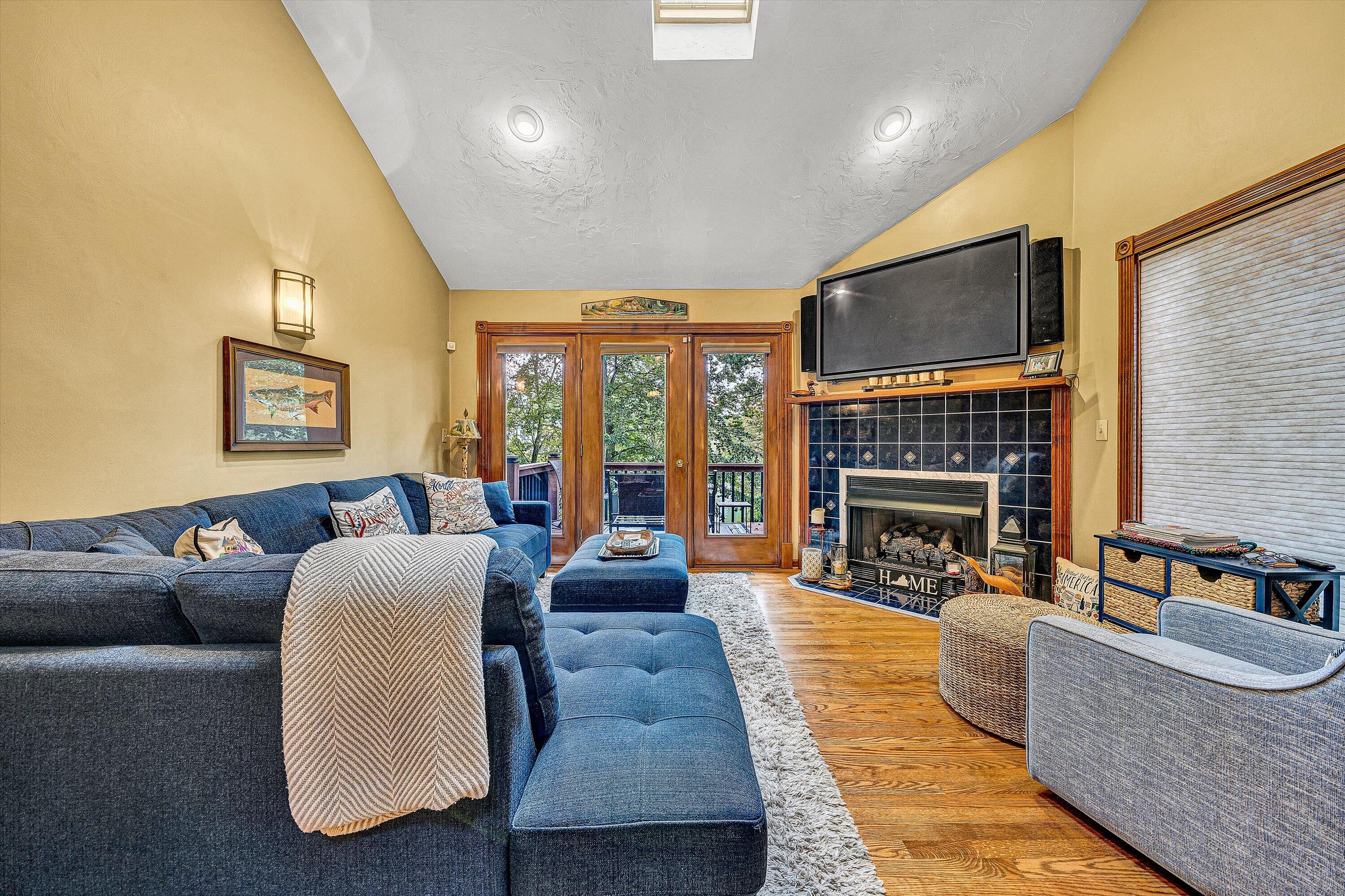 111 Woodlake DR