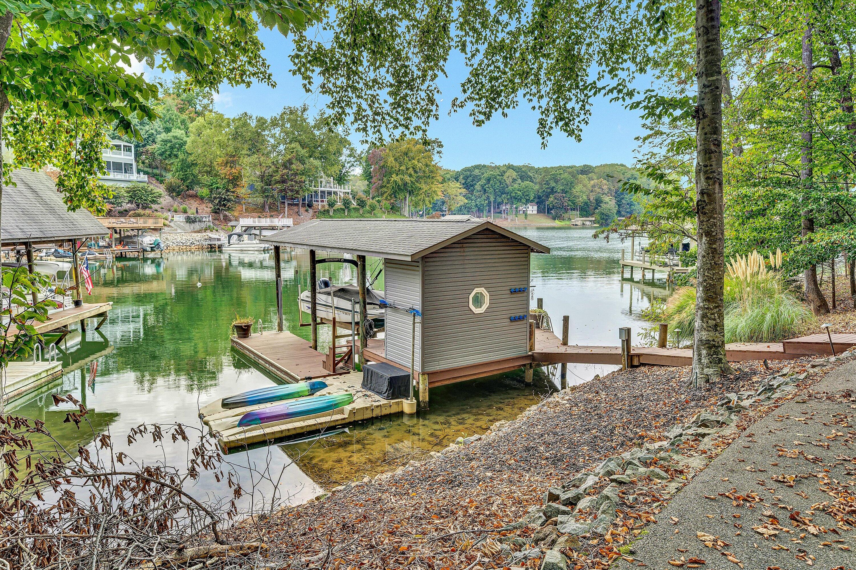 111 Woodlake DR