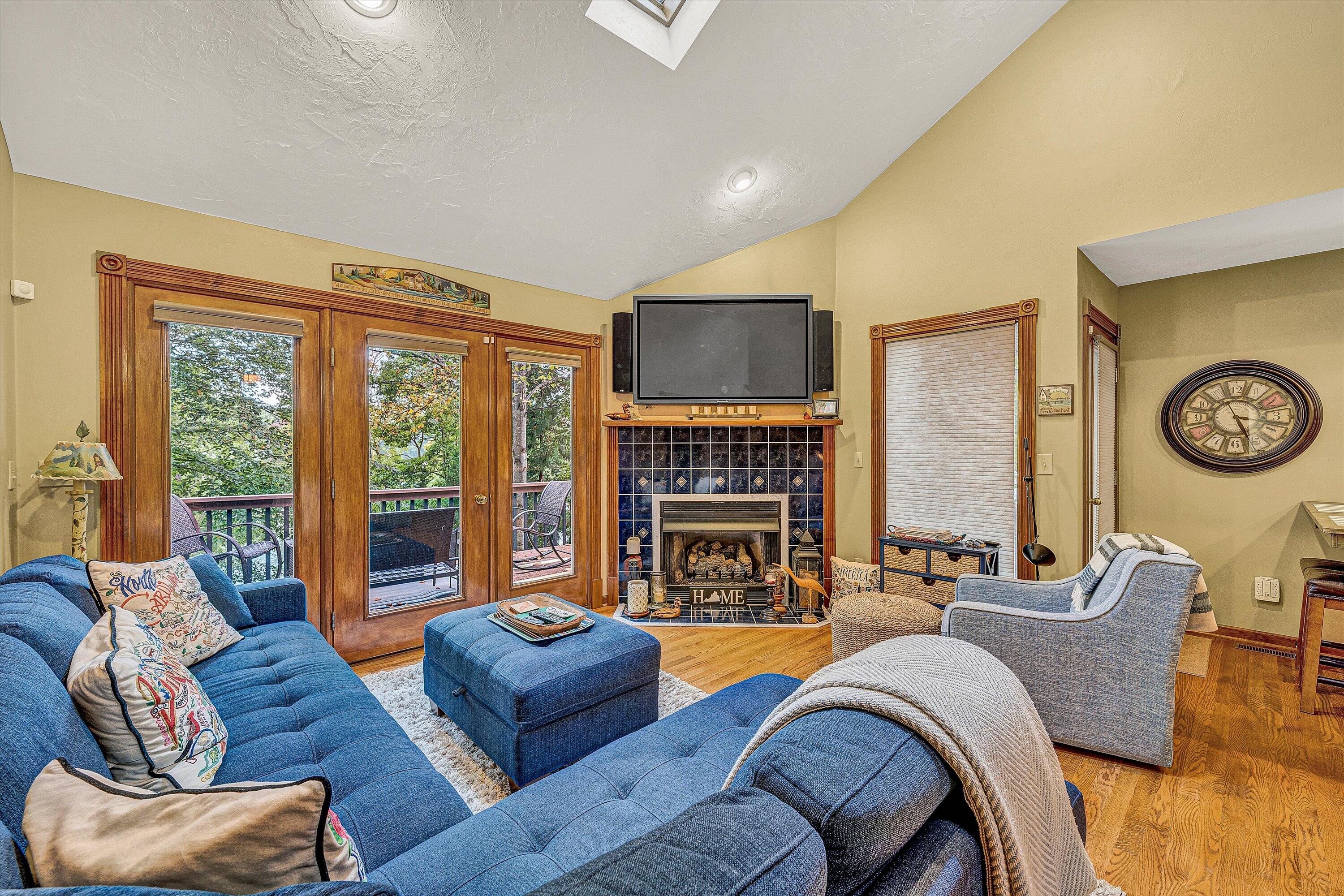 111 Woodlake DR