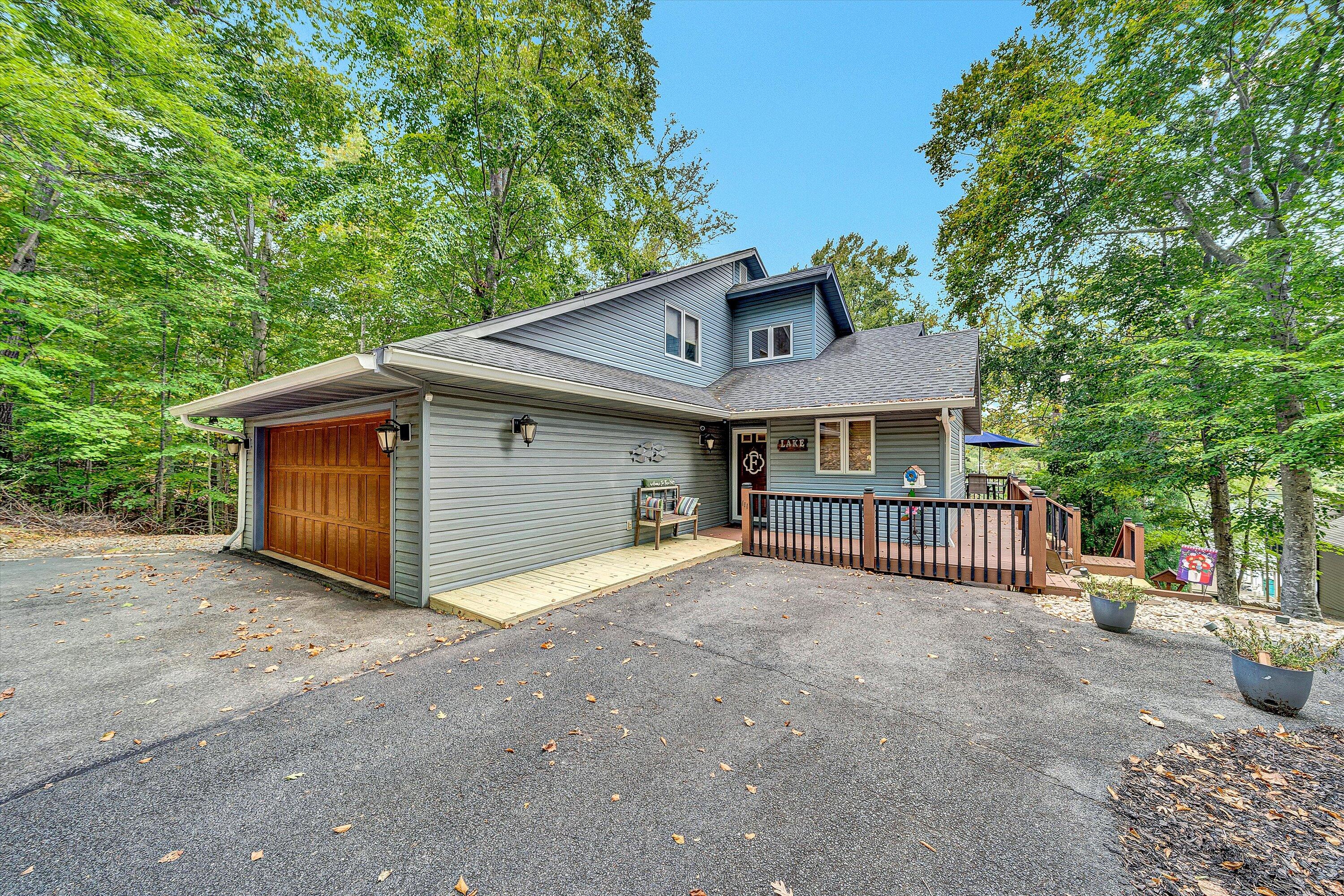 111 Woodlake DR