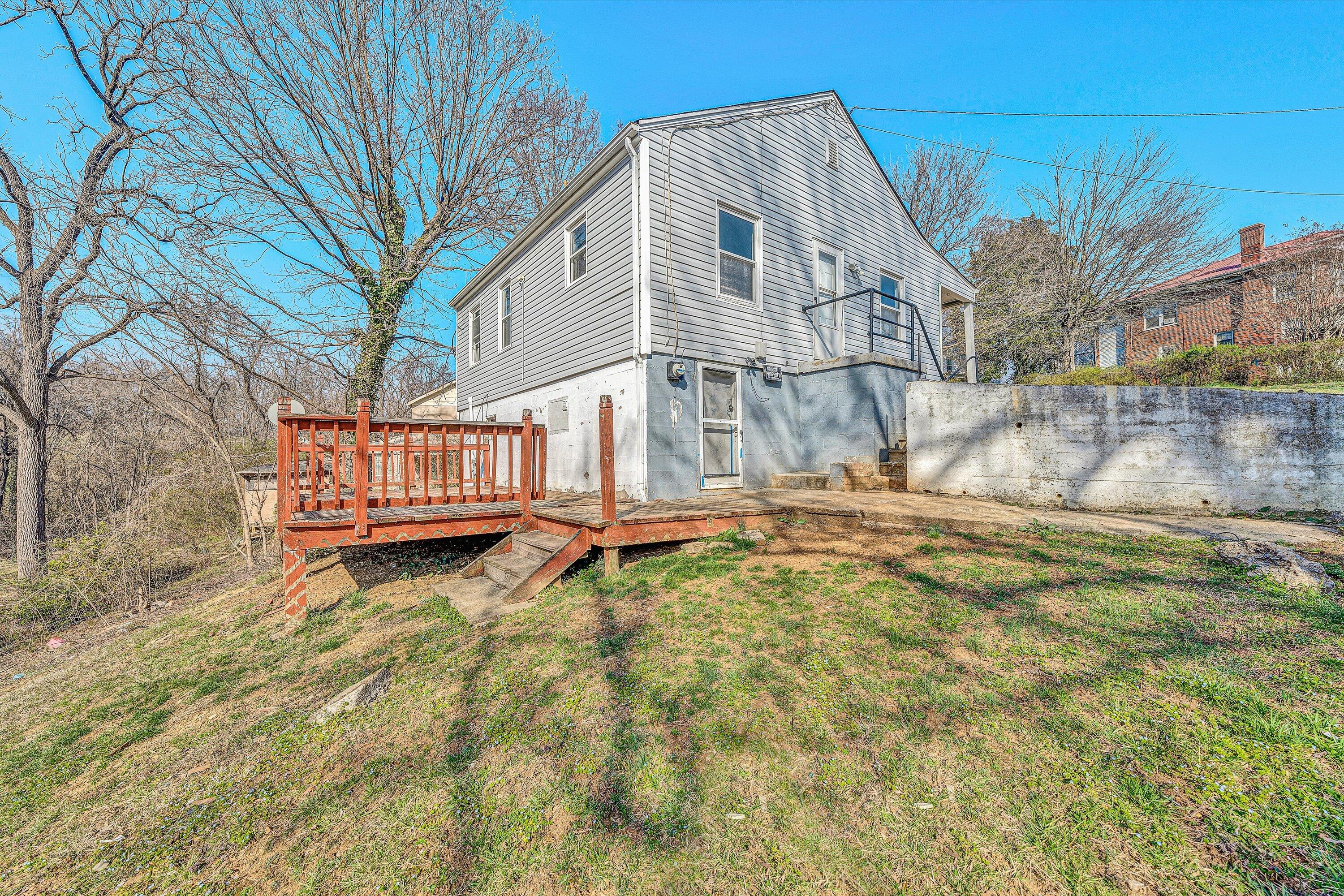 1006 Crescent ST NW