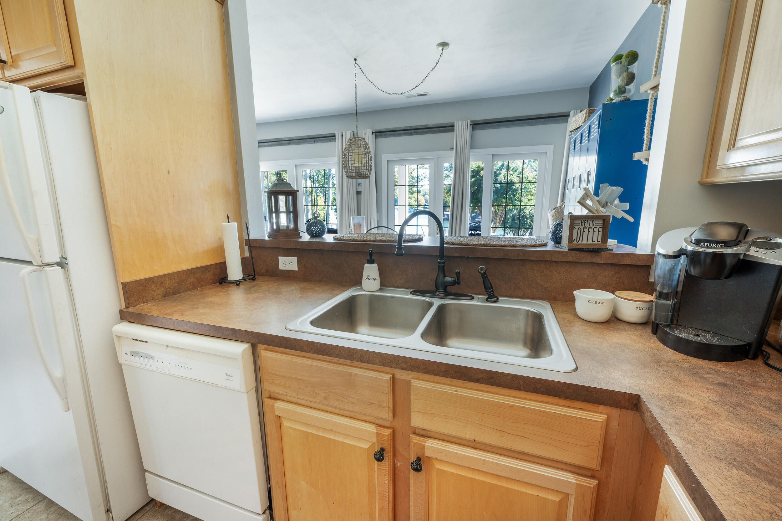 305 S Pointe Shore DR Unit: 202