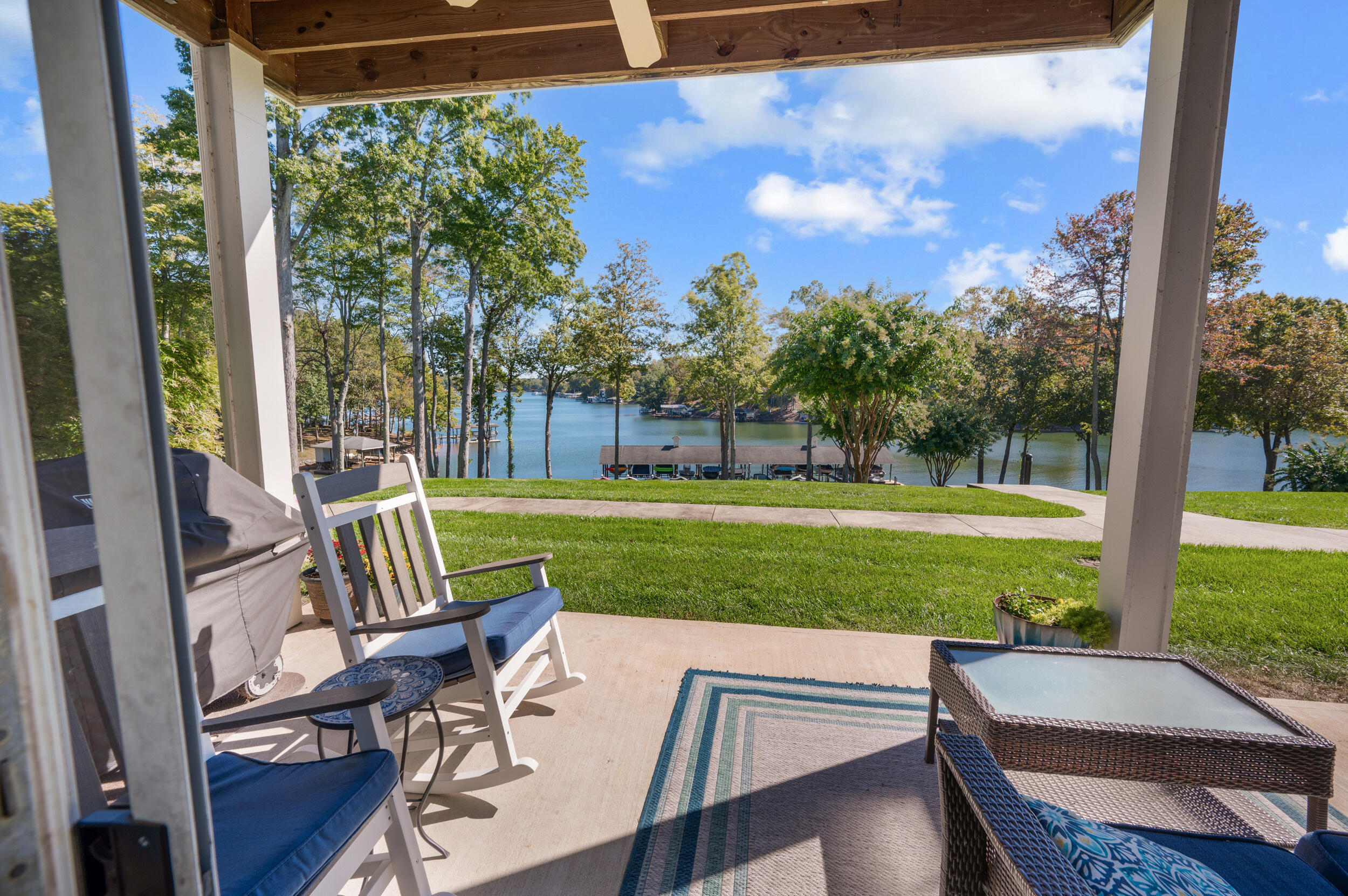 305 S Pointe Shore DR Unit: 202