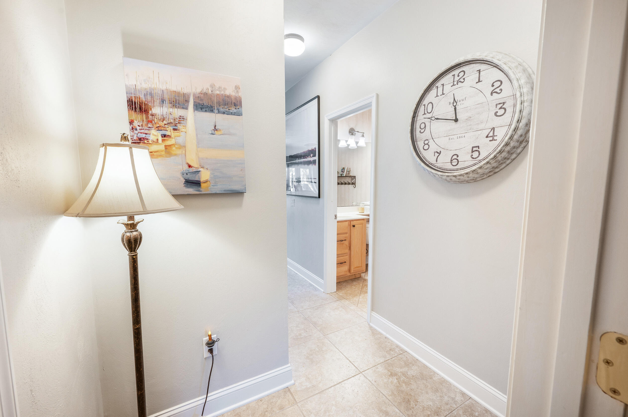 305 S Pointe Shore DR Unit: 202