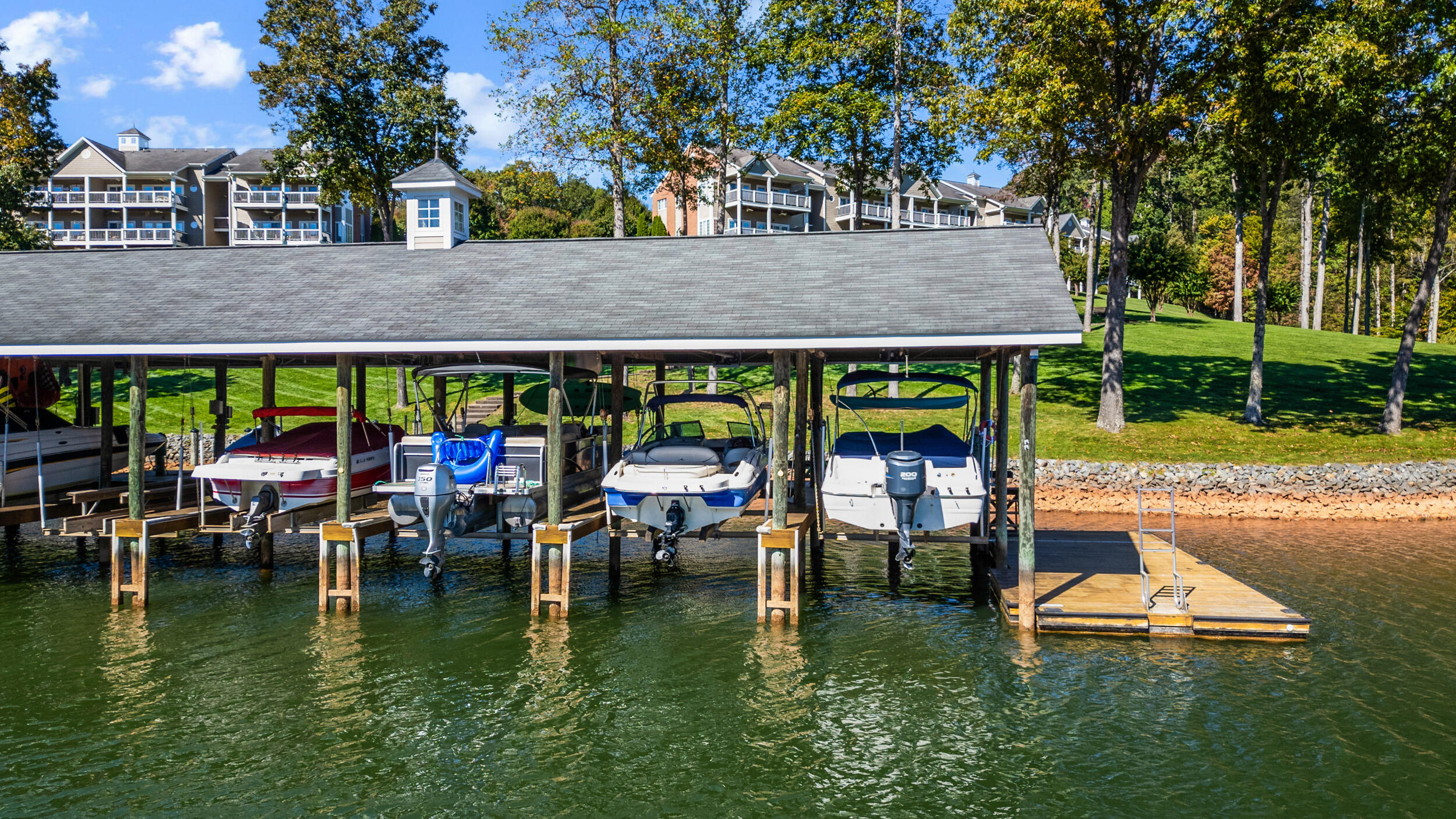 305 S Pointe Shore DR Unit: 202