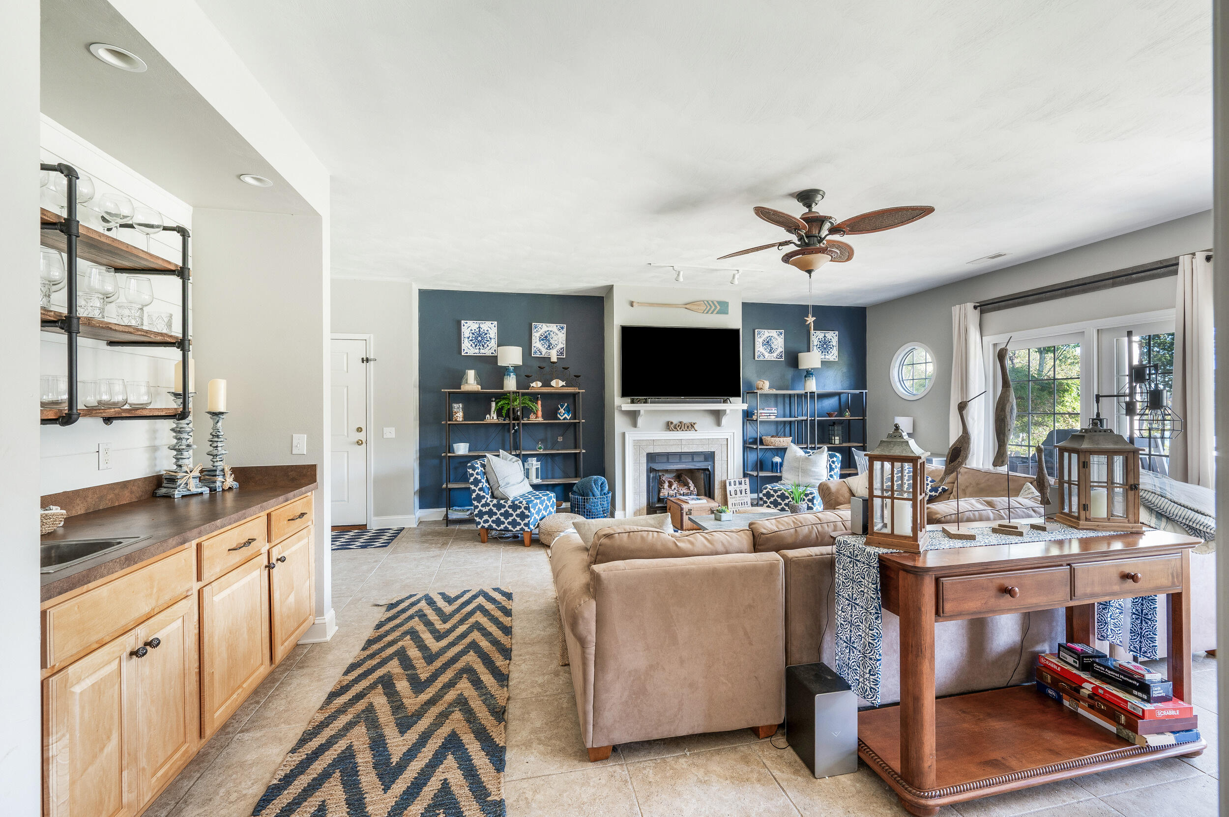 305 S Pointe Shore DR Unit: 202
