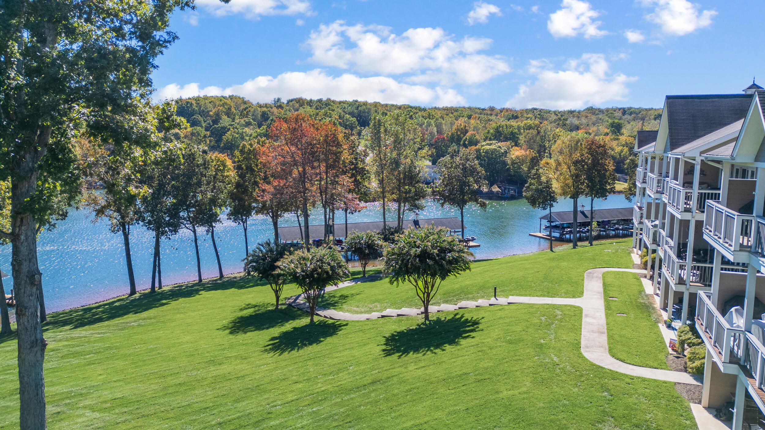 305 S Pointe Shore DR Unit: 202