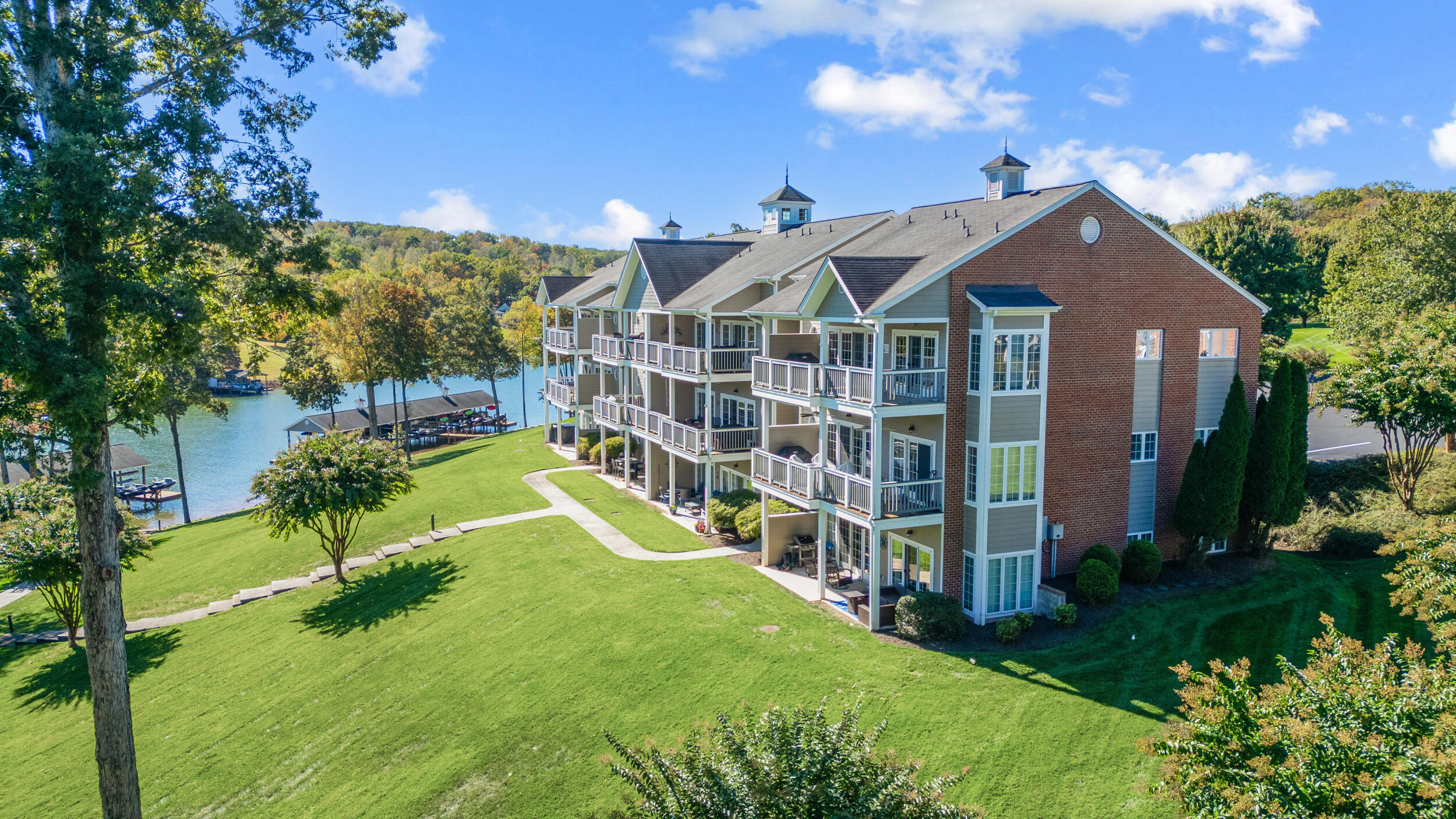 305 S Pointe Shore DR Unit: 202