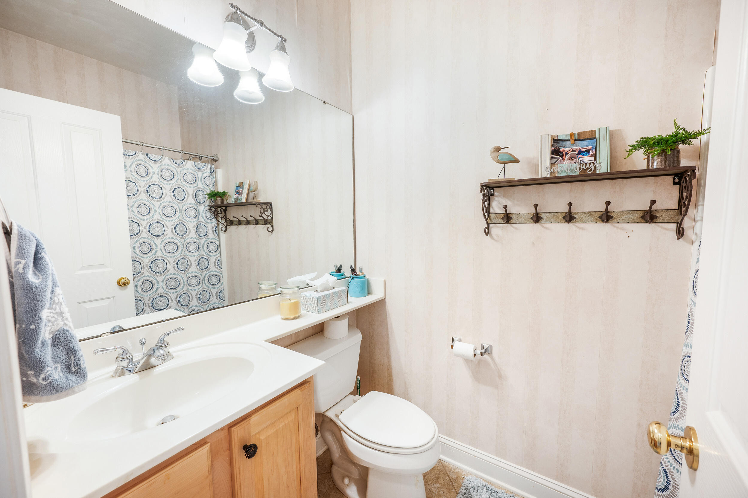 305 S Pointe Shore DR Unit: 202