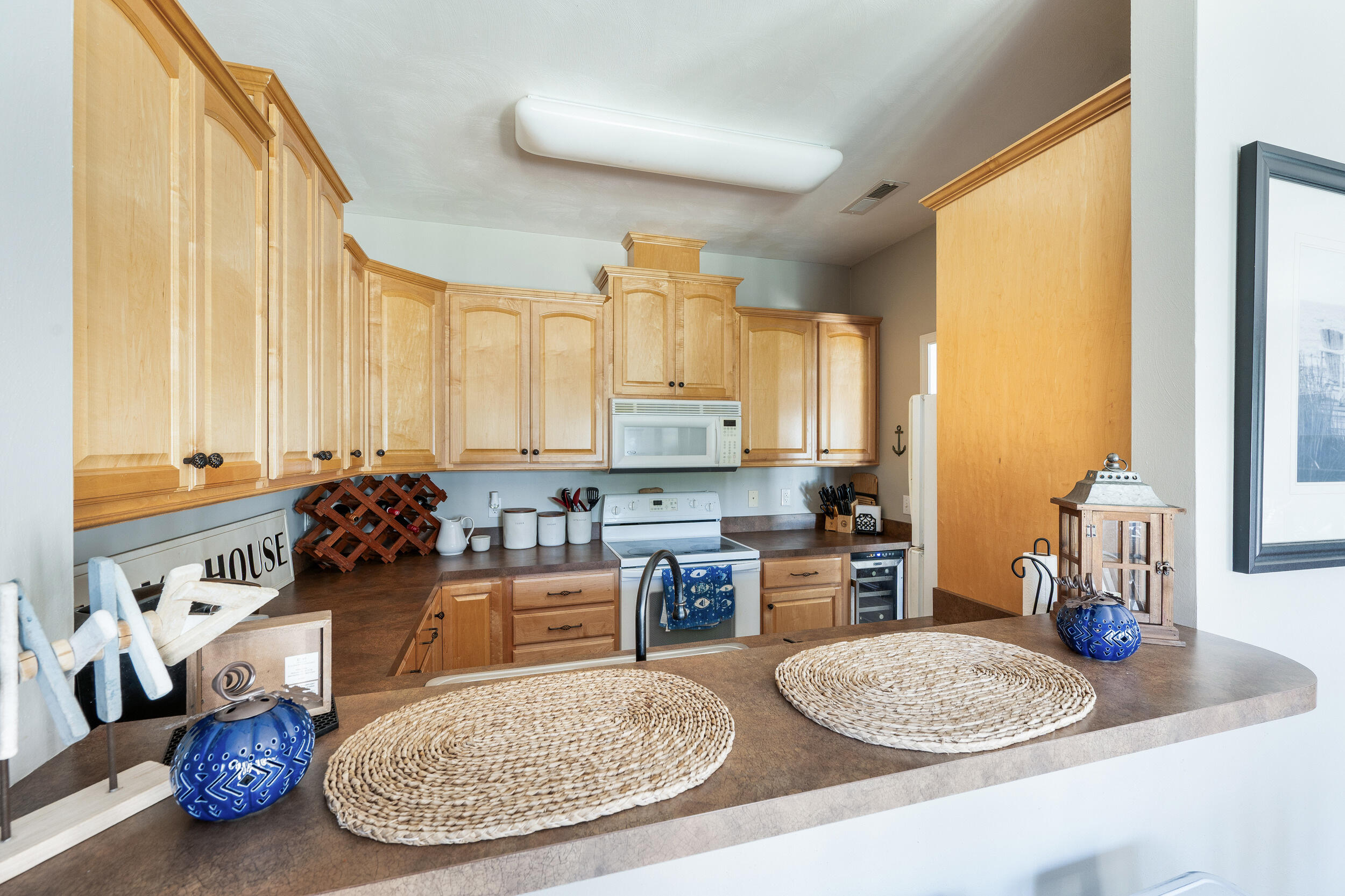 305 S Pointe Shore DR Unit: 202