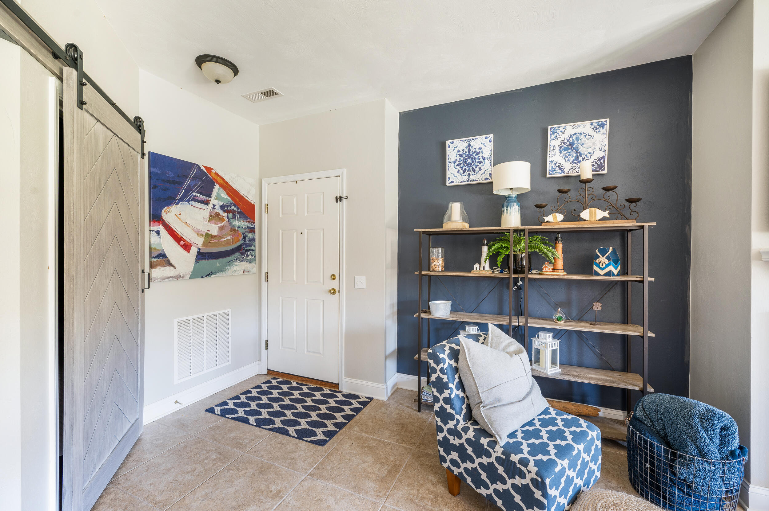 305 S Pointe Shore DR Unit: 202