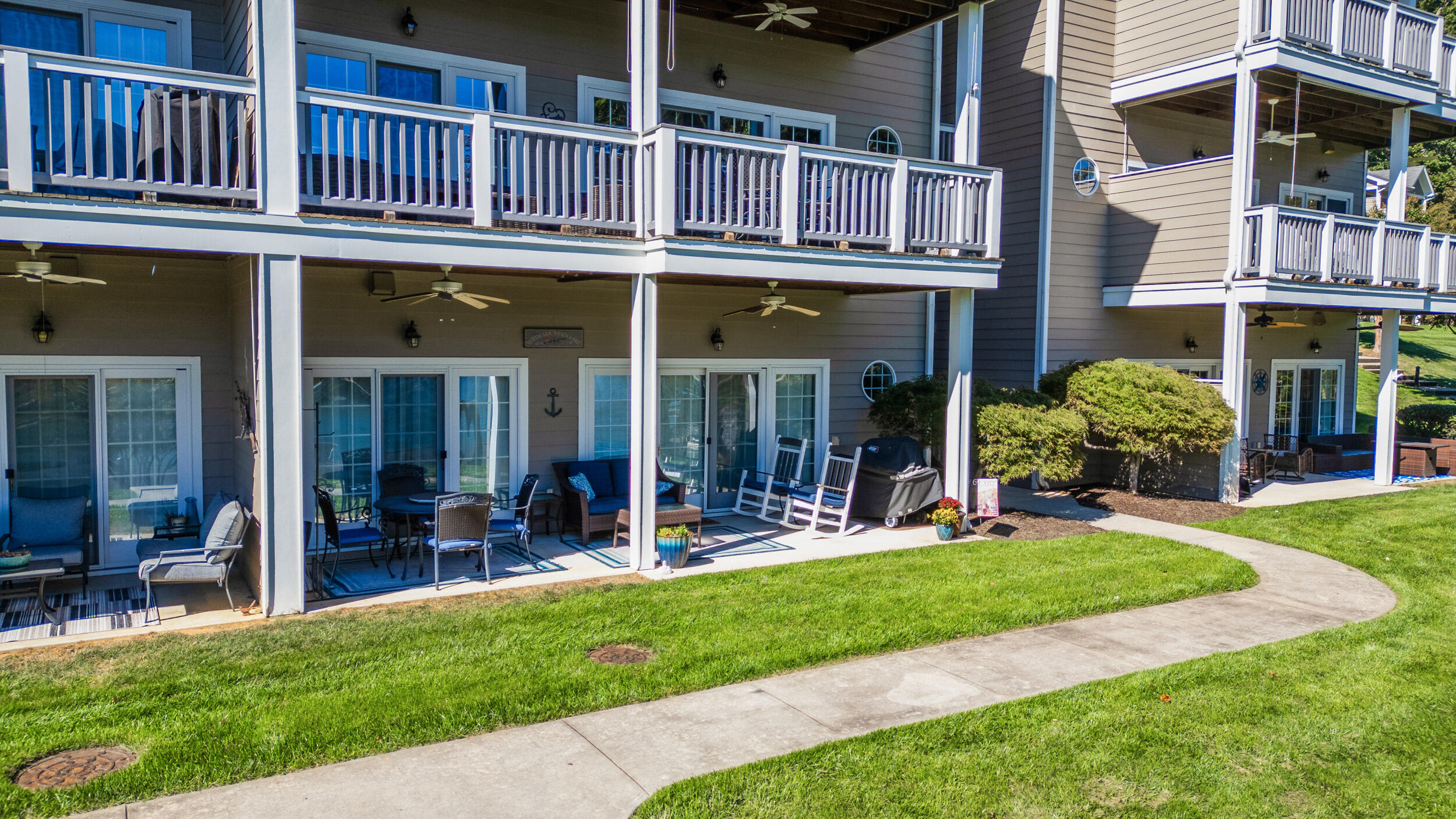 305 S Pointe Shore DR Unit: 202
