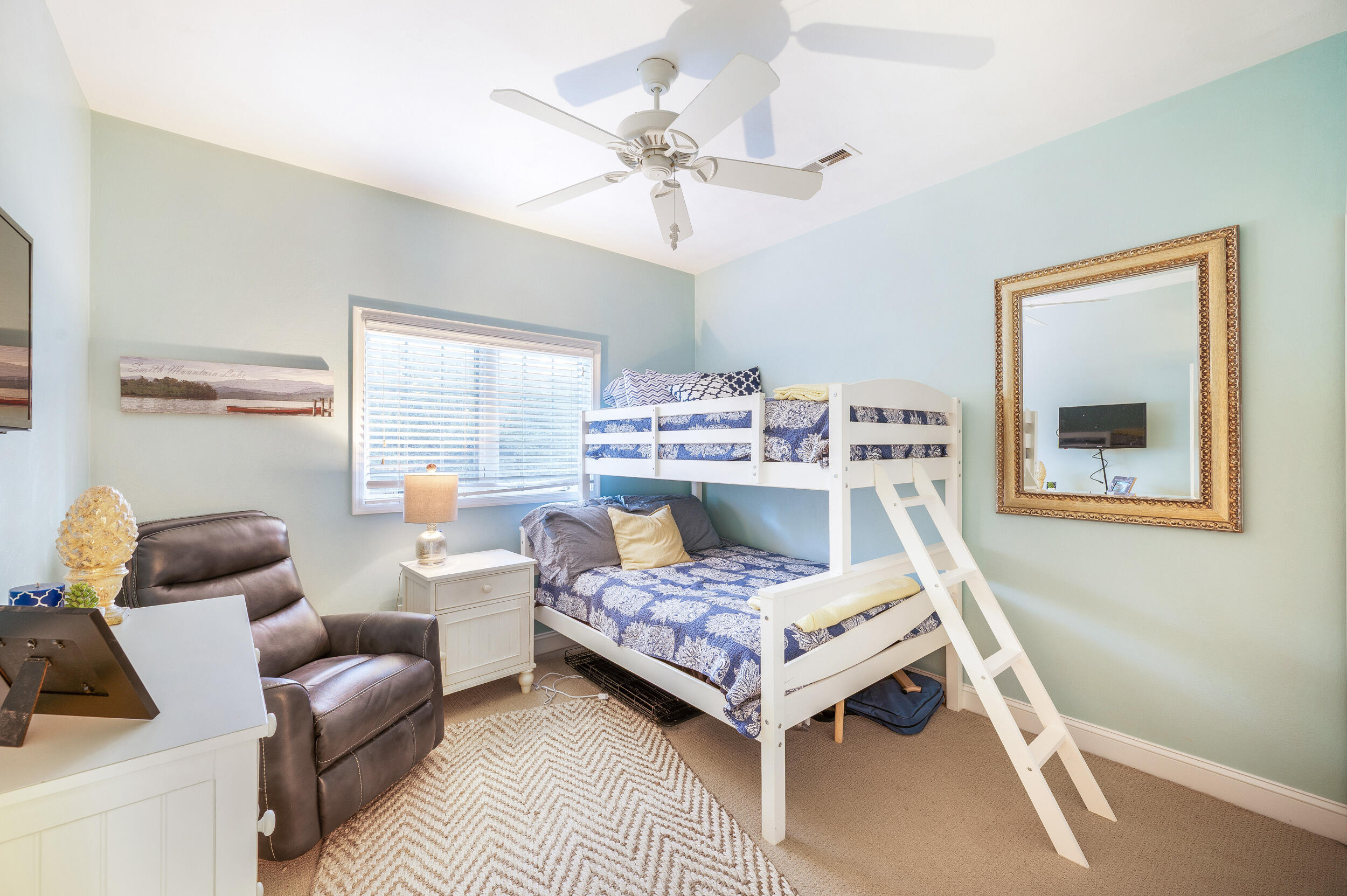 305 S Pointe Shore DR Unit: 202