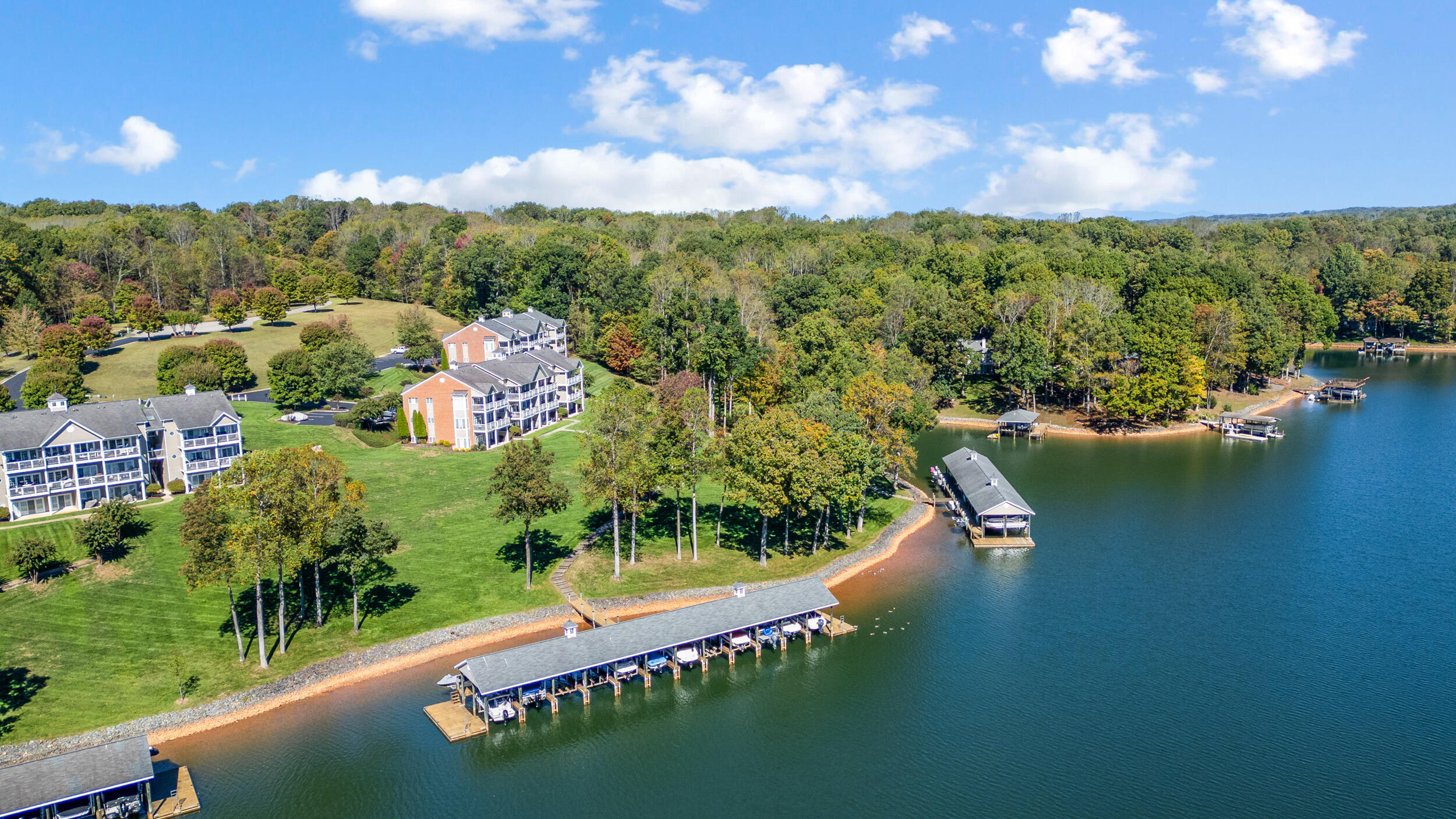 305 S Pointe Shore DR Unit: 202