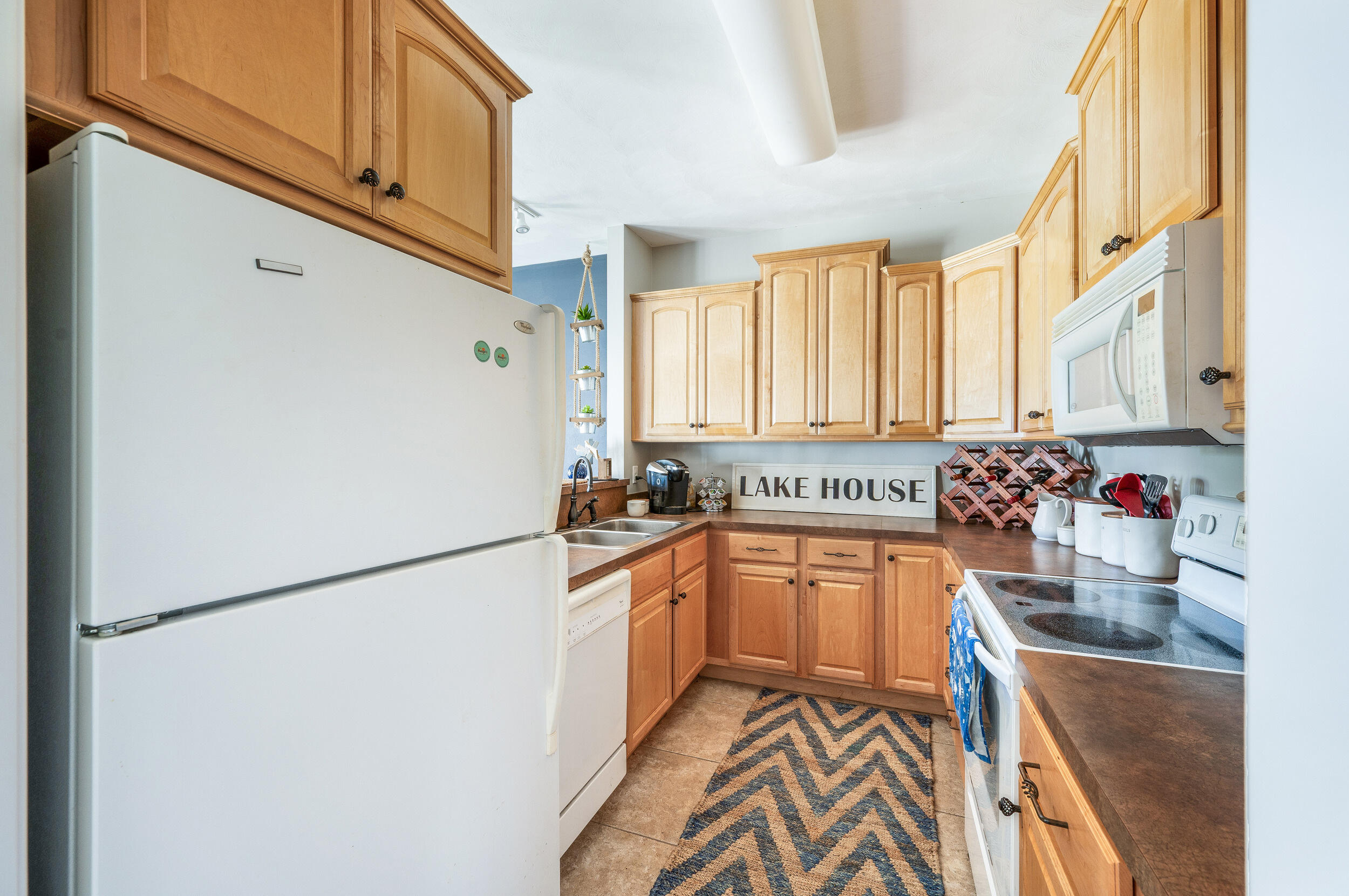 305 S Pointe Shore DR Unit: 202