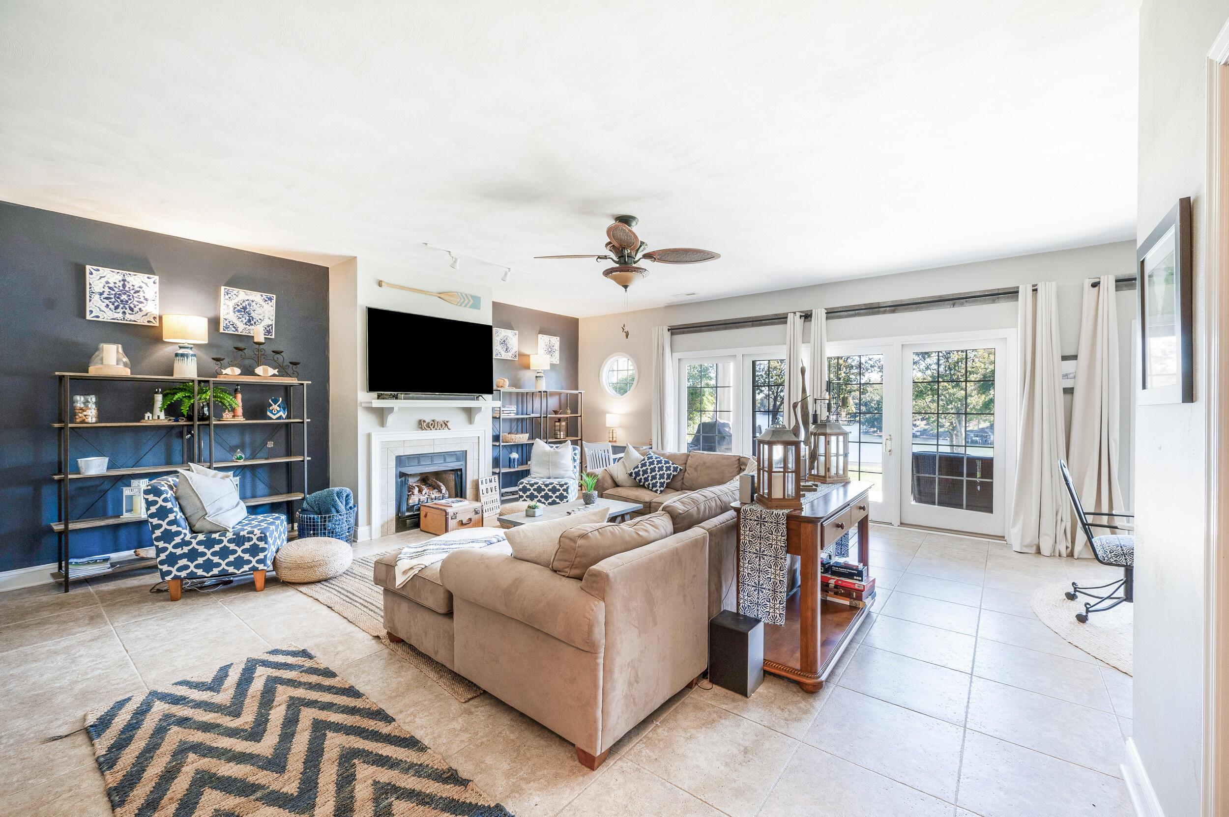305 S Pointe Shore DR Unit: 202