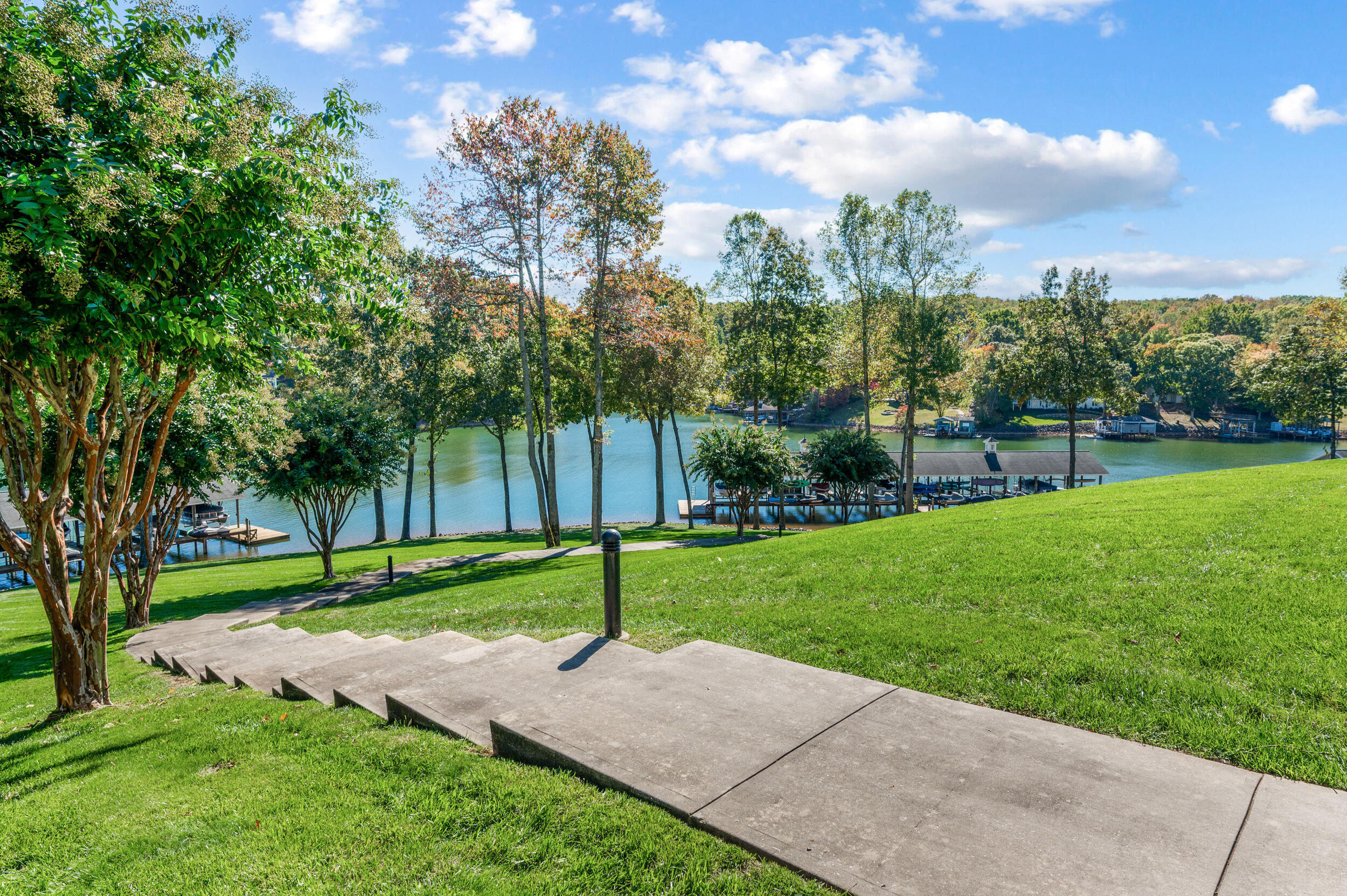 305 S Pointe Shore DR Unit: 202