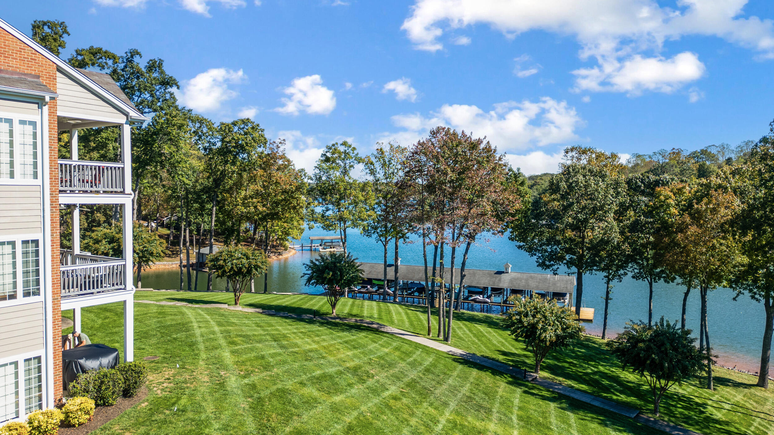 305 S Pointe Shore DR Unit: 202