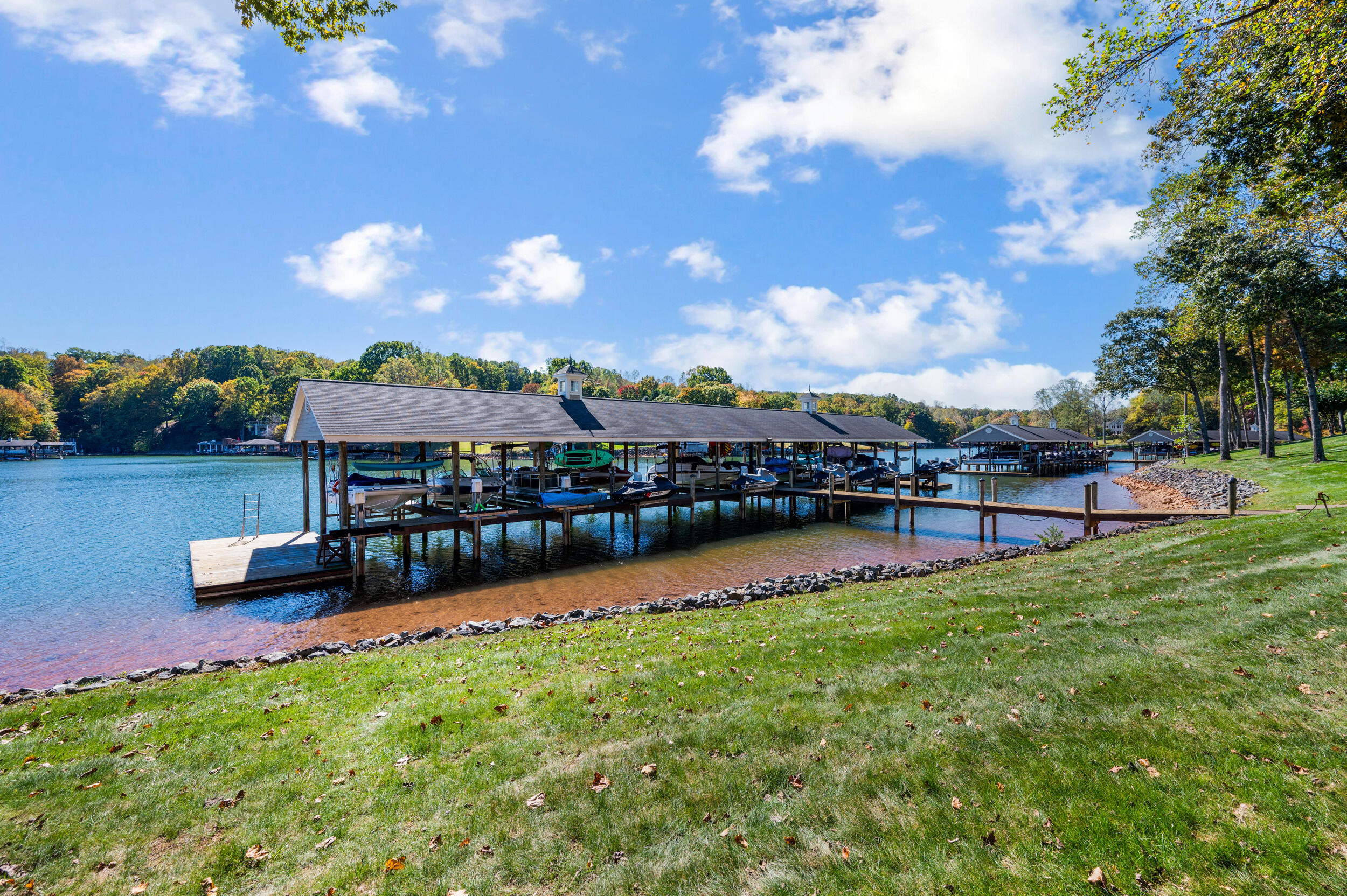 305 S Pointe Shore DR Unit: 202