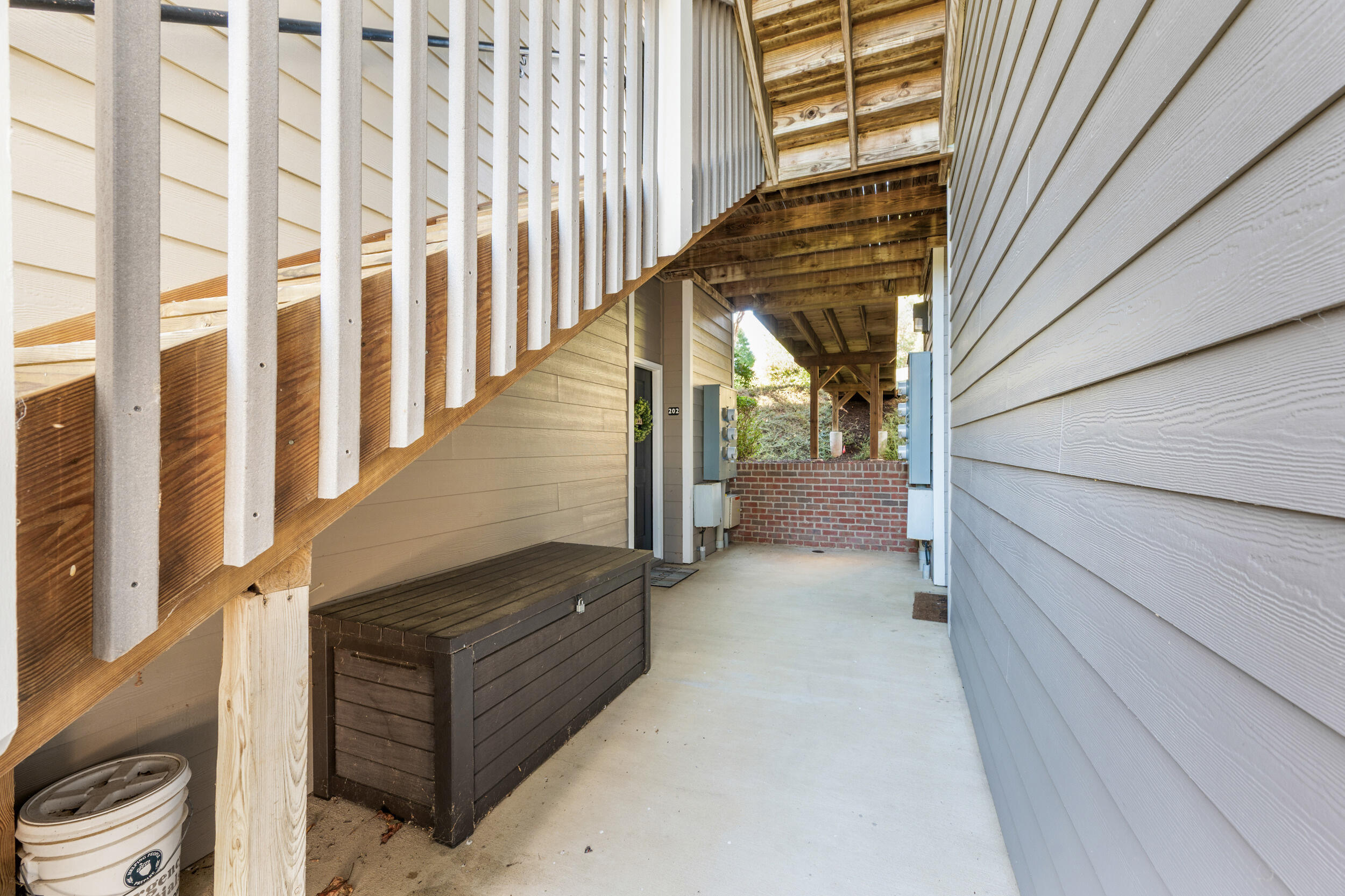 305 S Pointe Shore DR Unit: 202