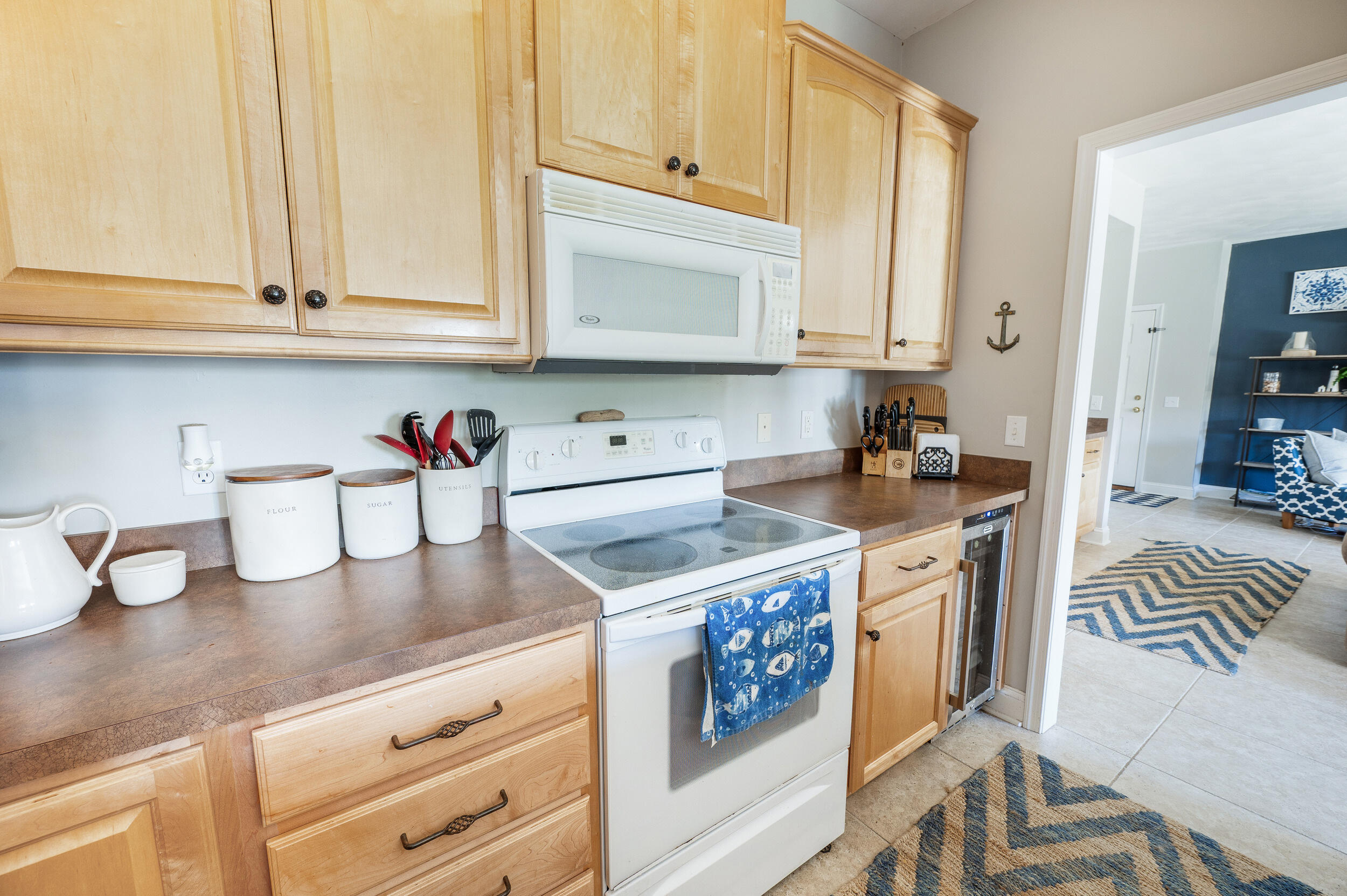 305 S Pointe Shore DR Unit: 202