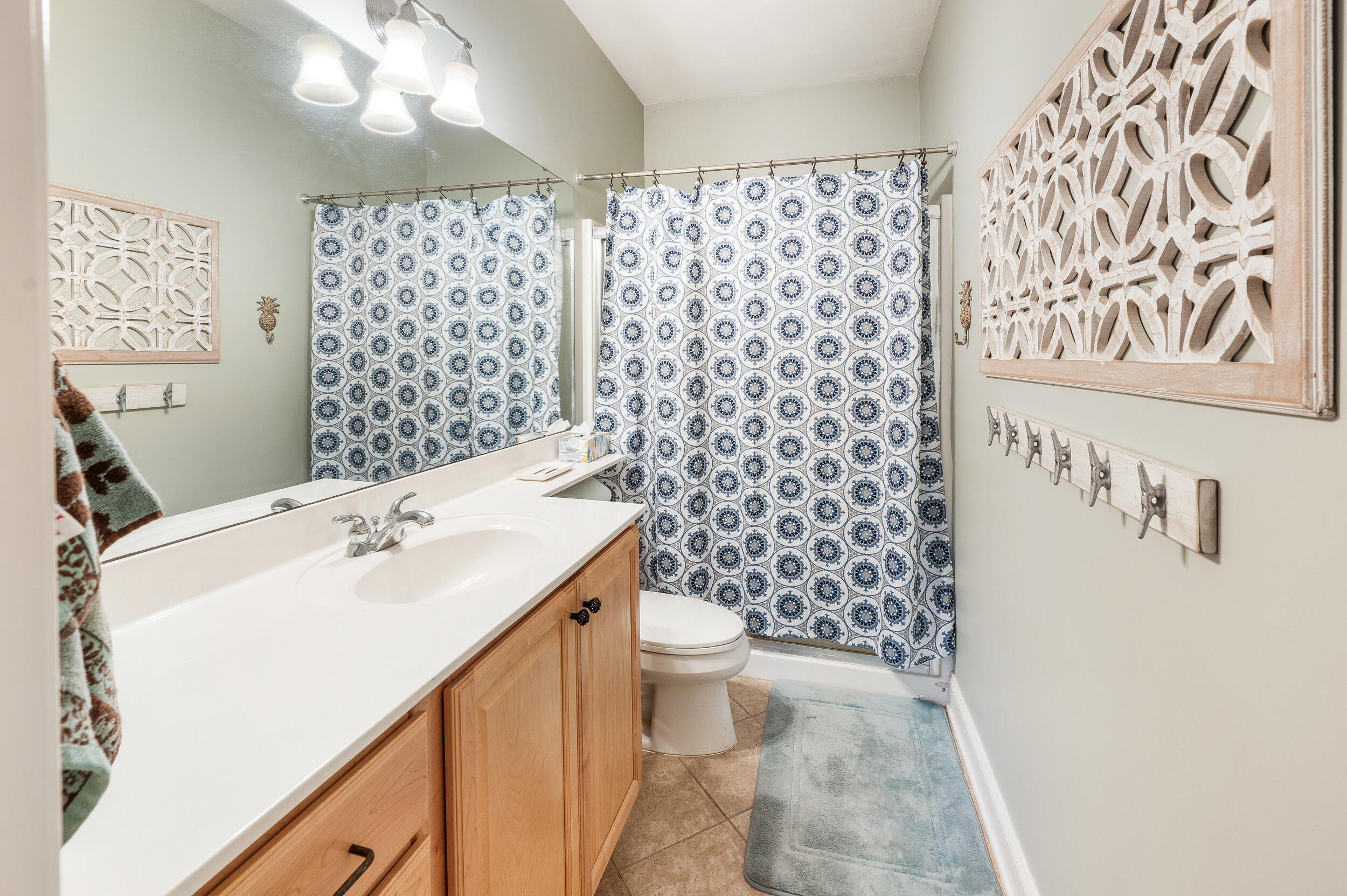 305 S Pointe Shore DR Unit: 202