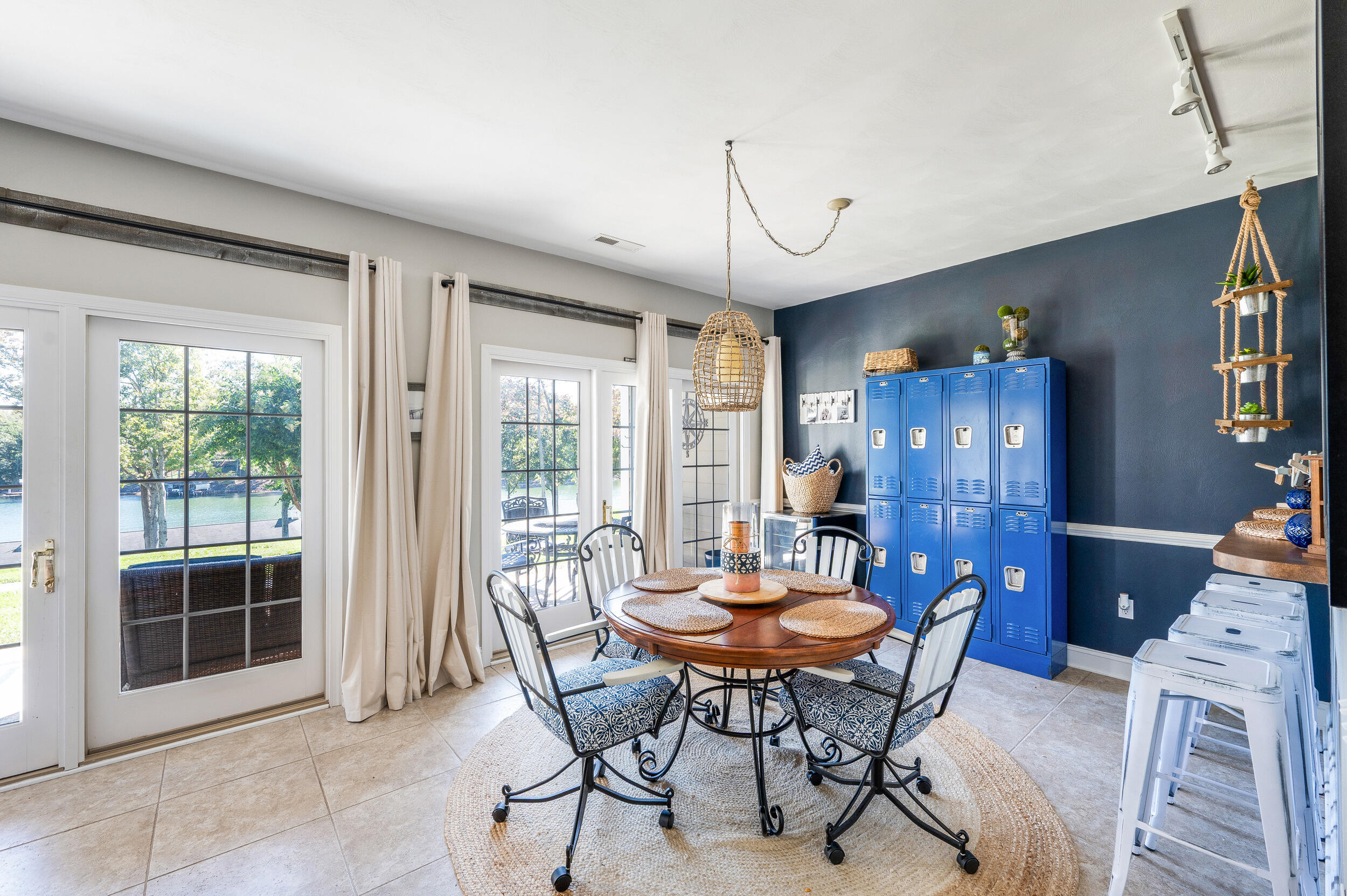 305 S Pointe Shore DR Unit: 202