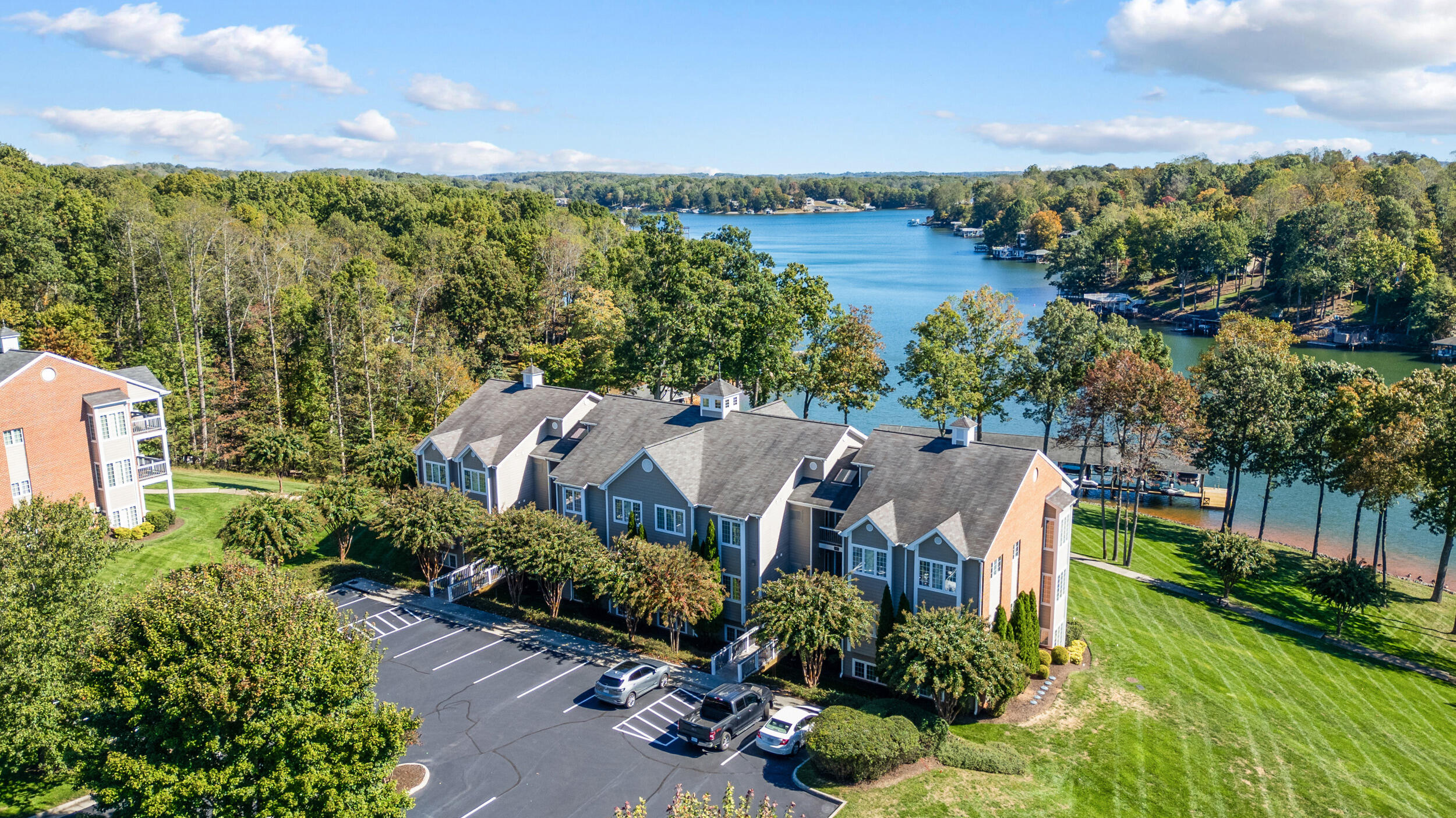 305 S Pointe Shore DR Unit: 202