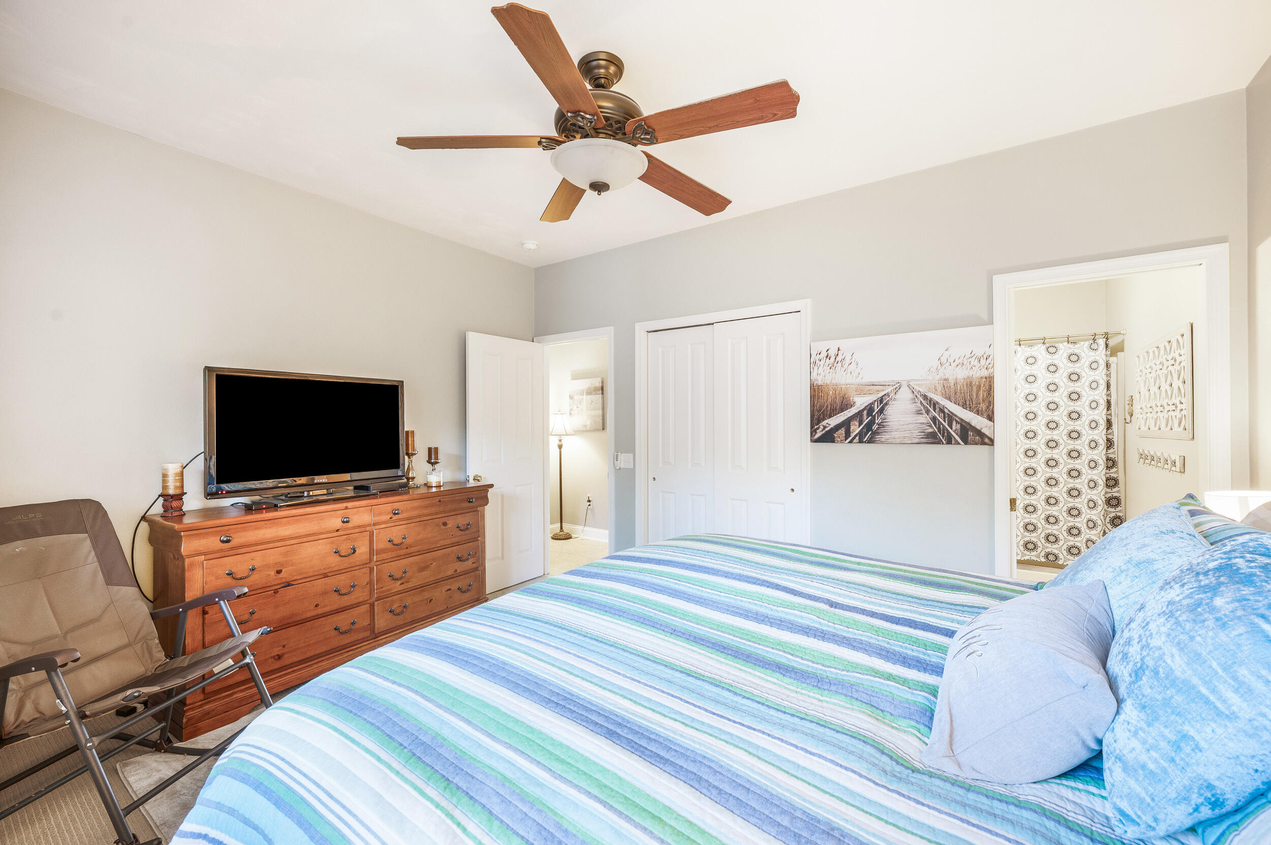 305 S Pointe Shore DR Unit: 202