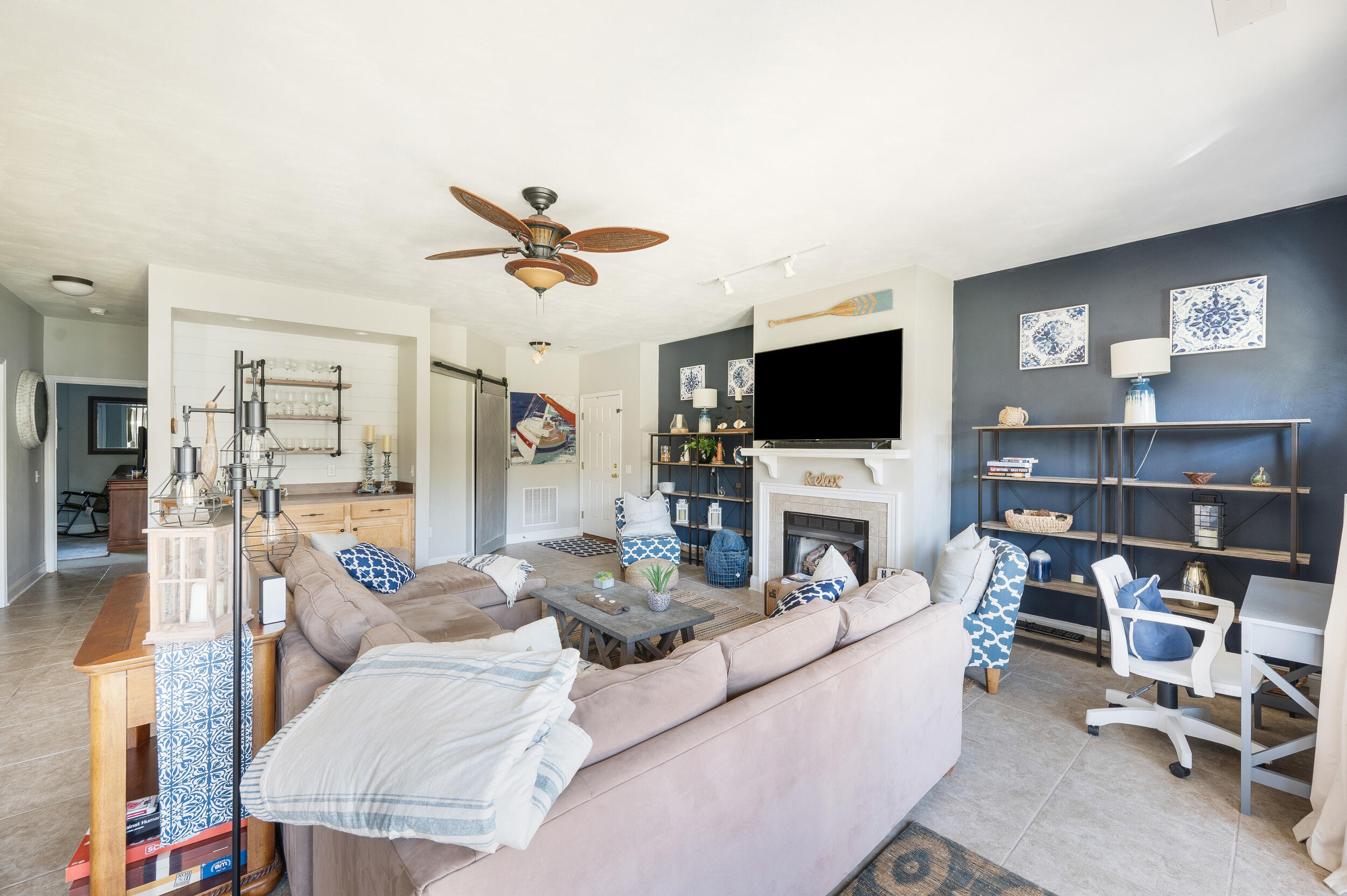 305 S Pointe Shore DR Unit: 202