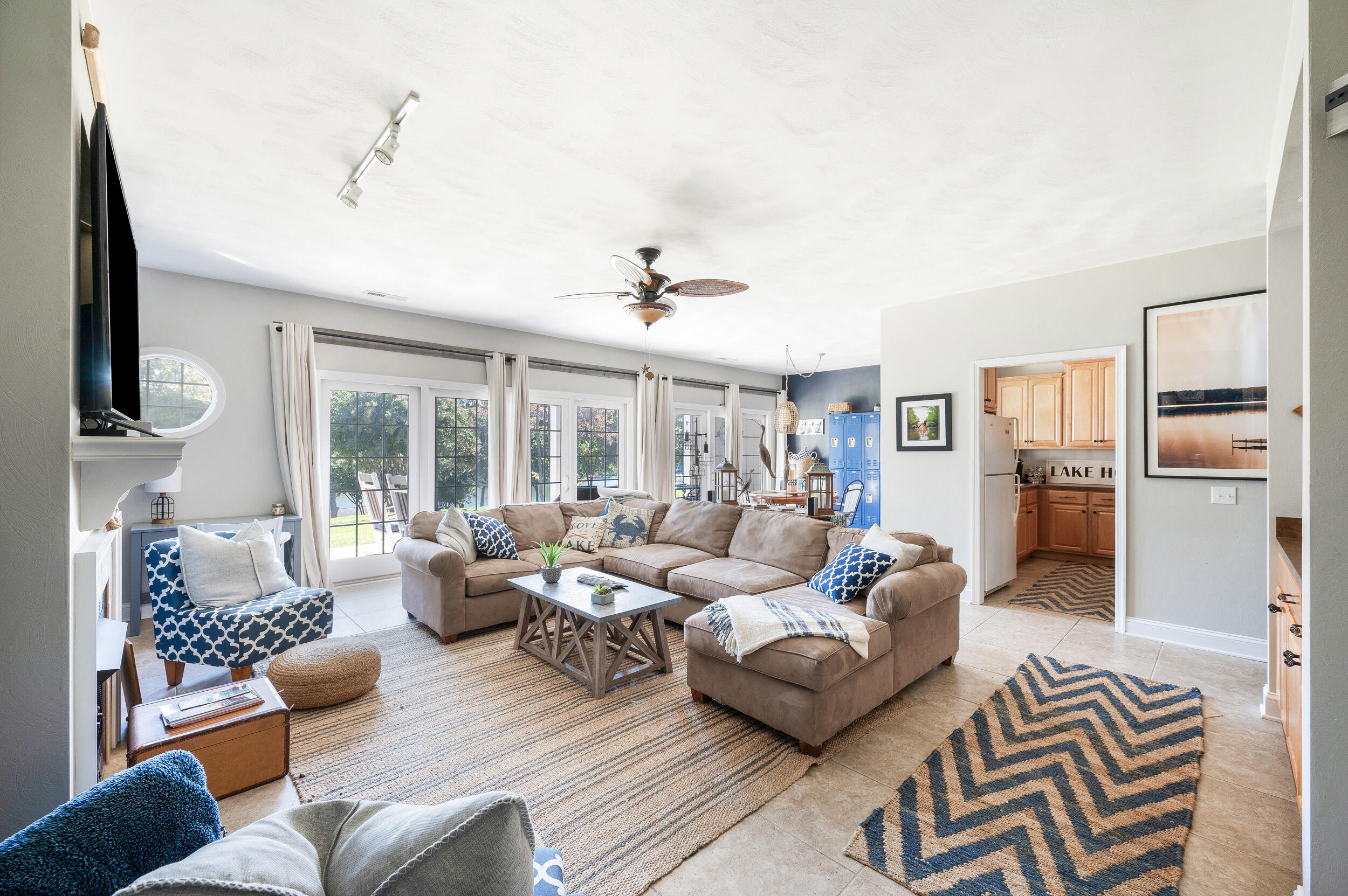 305 S Pointe Shore DR Unit: 202