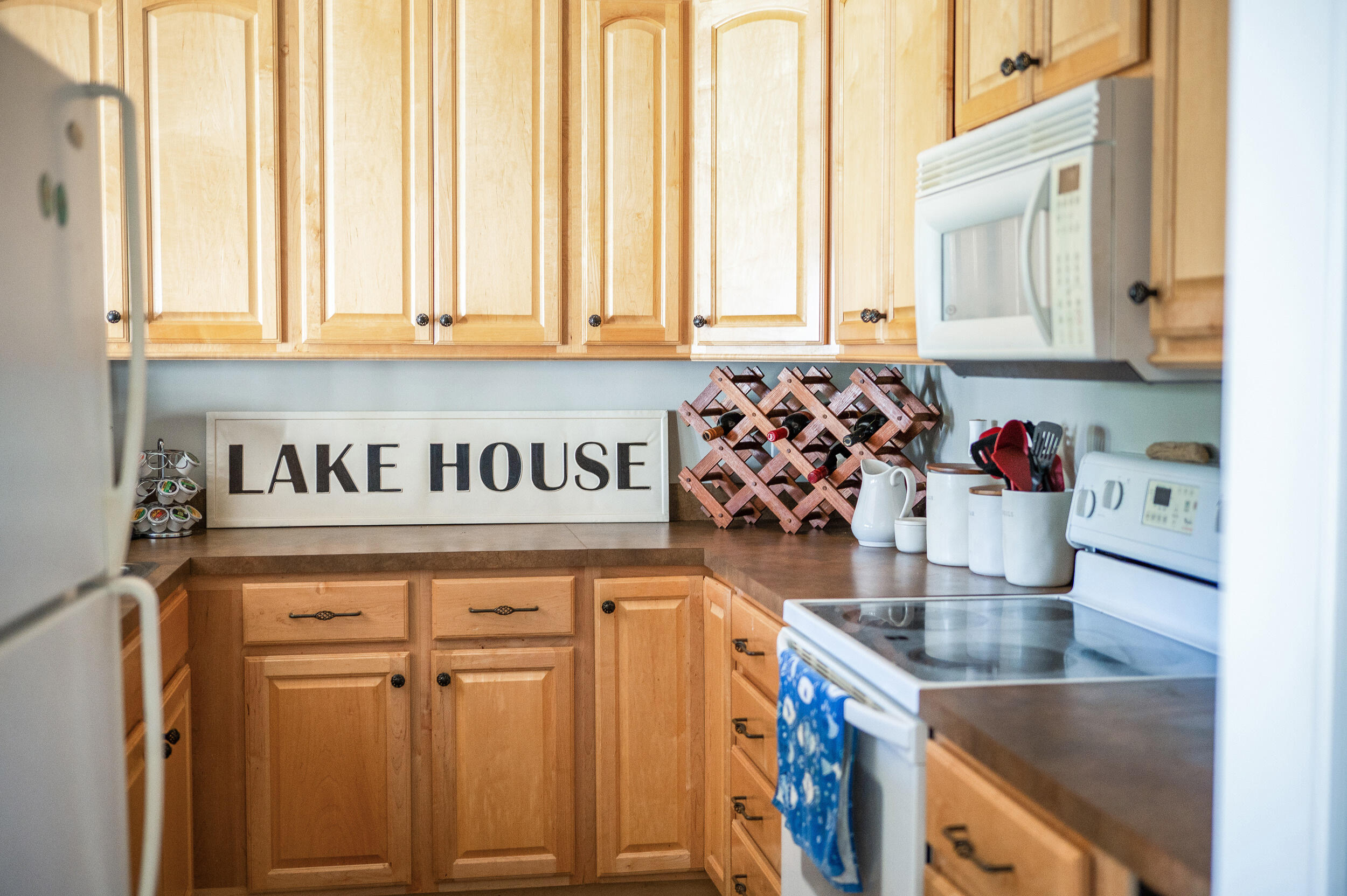 305 S Pointe Shore DR Unit: 202