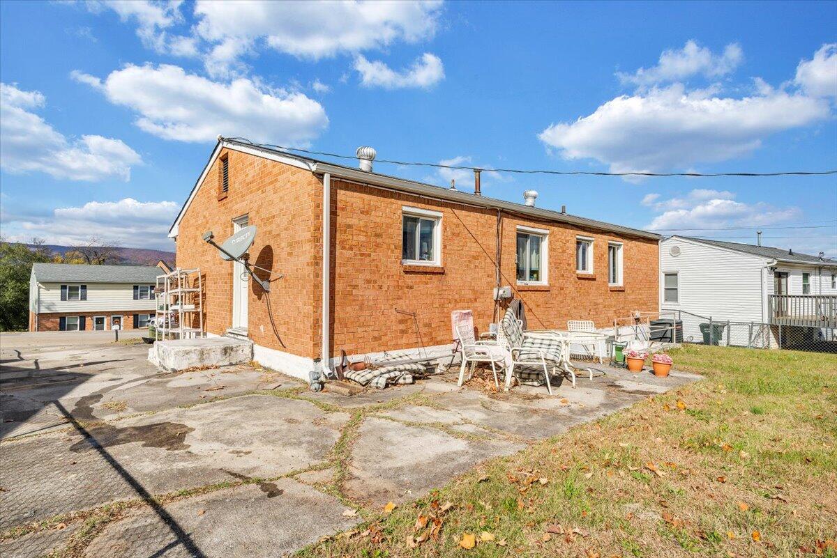 2224 Bailey AVE